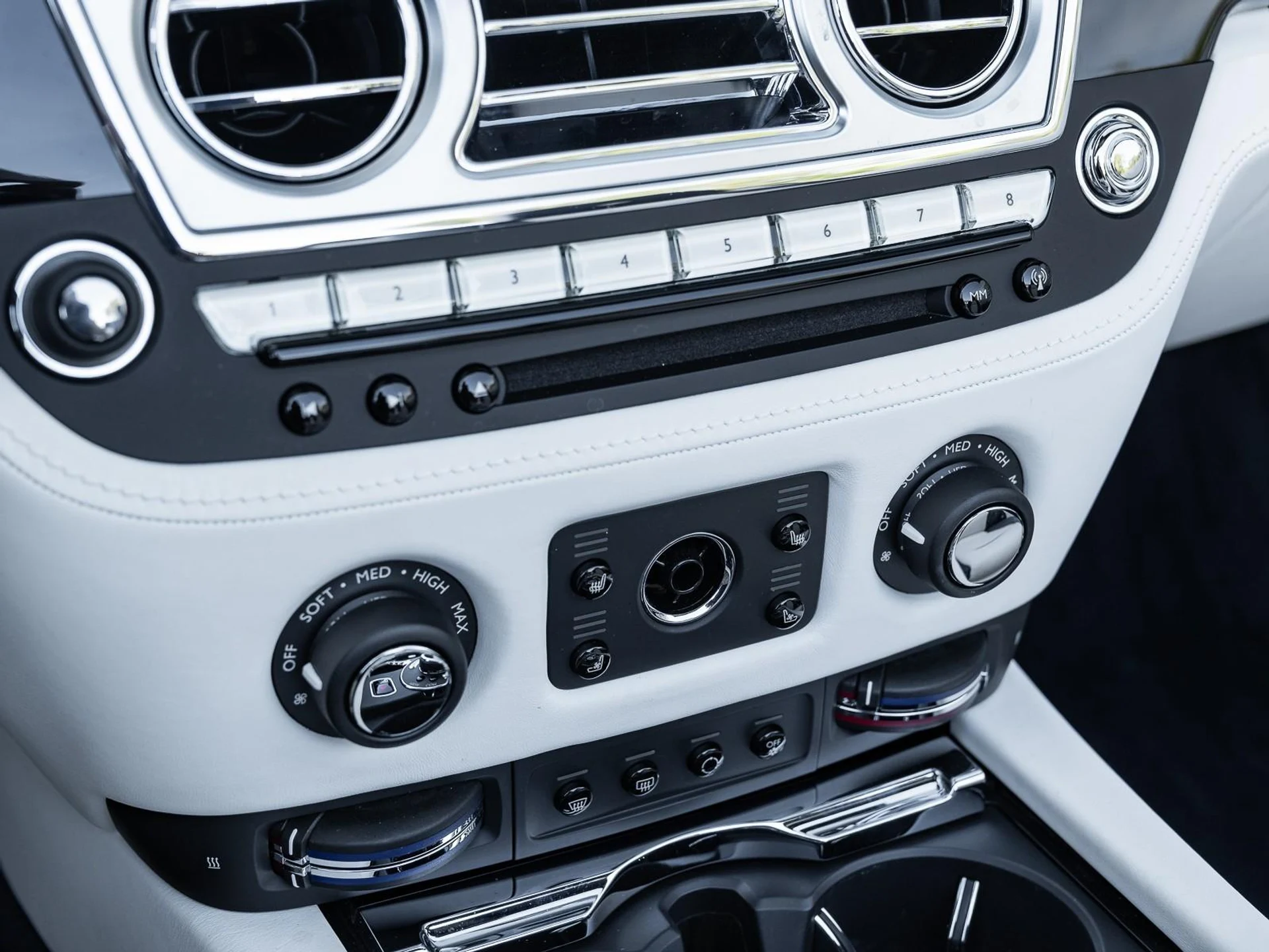 mph025_3480910314_Used_2018_Rolls_Royce_Dawn_Convertible_1764360446_af1de5e8b2