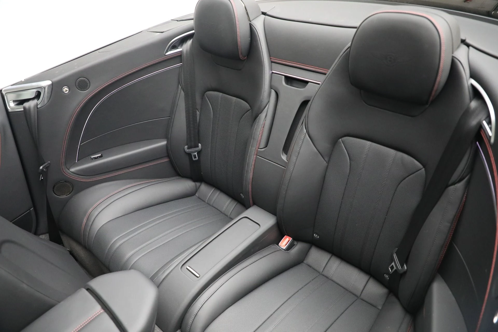 mph025_3482048908_New_2025_Bentley_Continental_GTC_Black_Edition_c7b7db2f4f