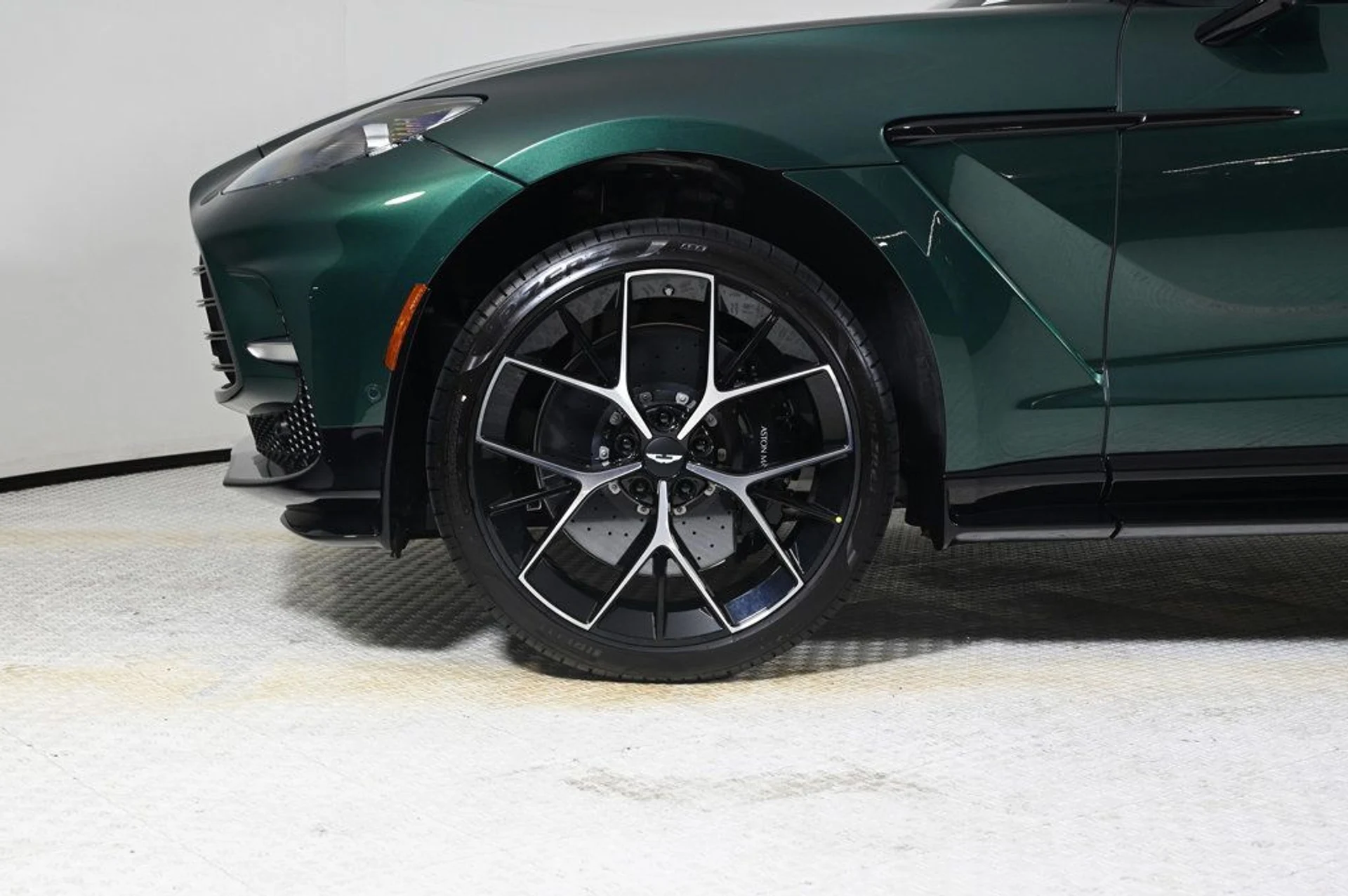 mph025_3483573556_new_2026_aston_martin_dbx_707awd_11350_22968765_26_1024_6d2dbebbff