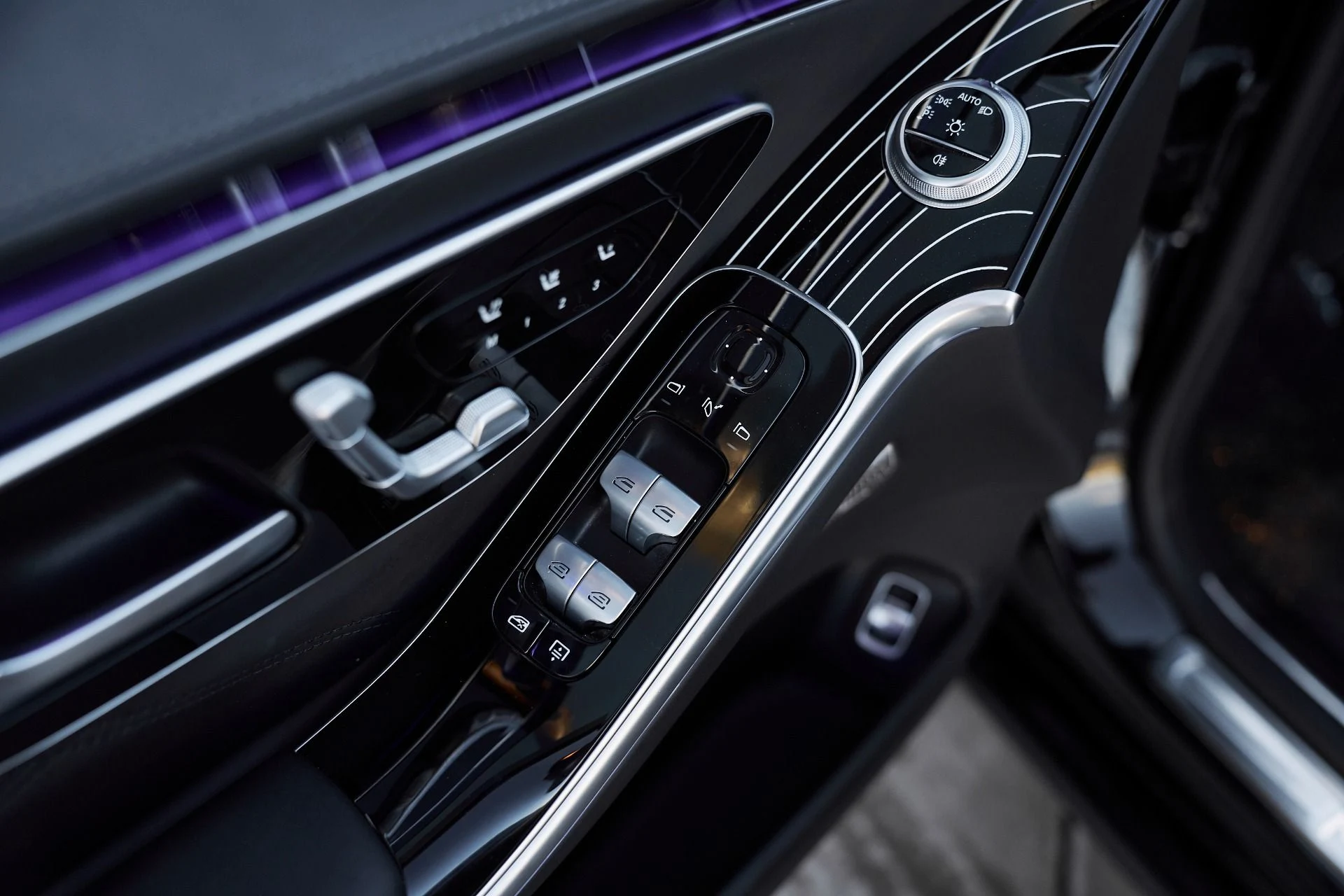 mph025_3486609569_Used_2022_Mercedes_Benz_S_Class_Maybach_S_580_1763082551_6e401dde20