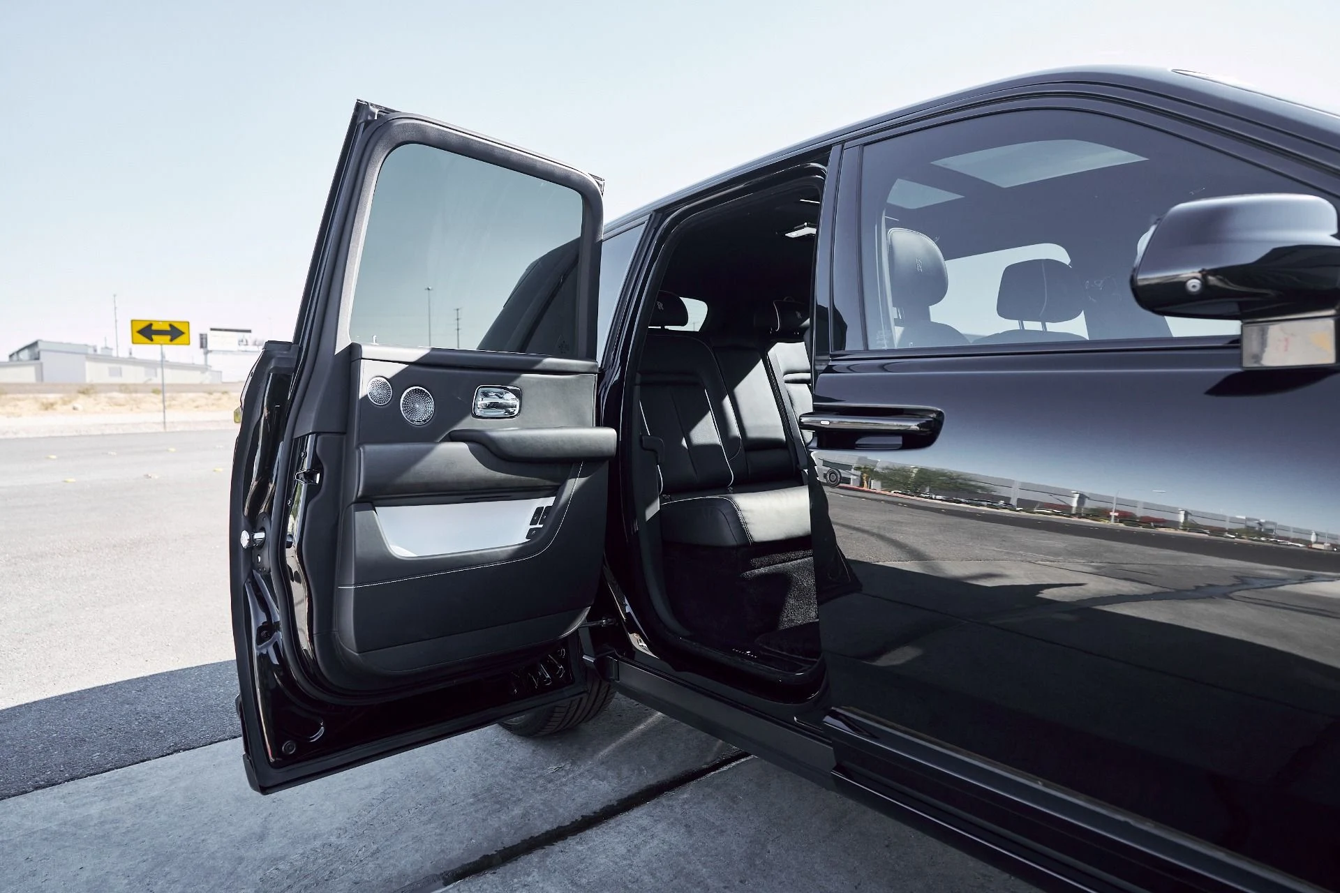 mph025_3488154319_Used_2019_Rolls_Royce_Cullinan_Base_1764382674_ad23cc774c