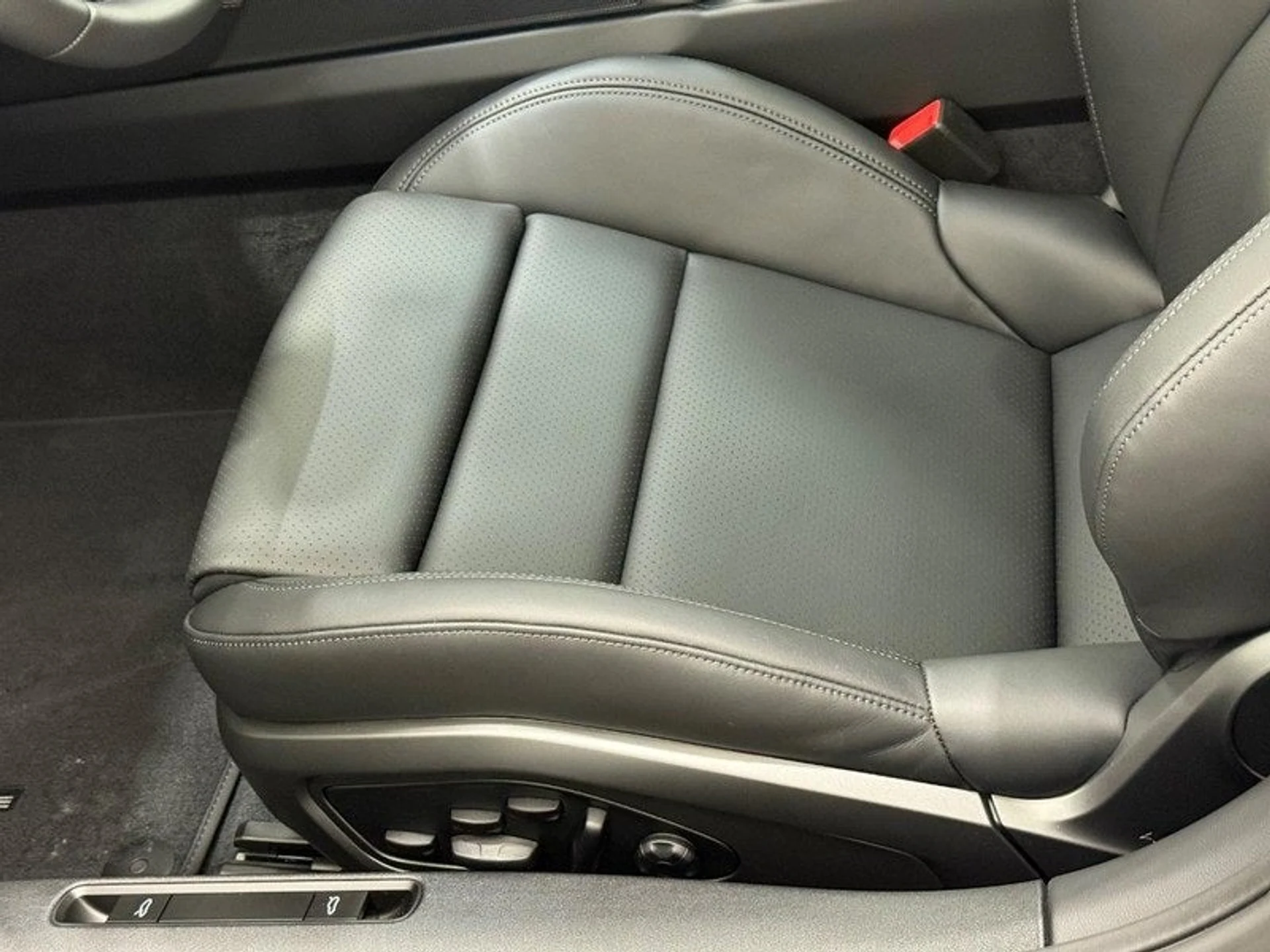 mph025_350181475_26_b71b447425