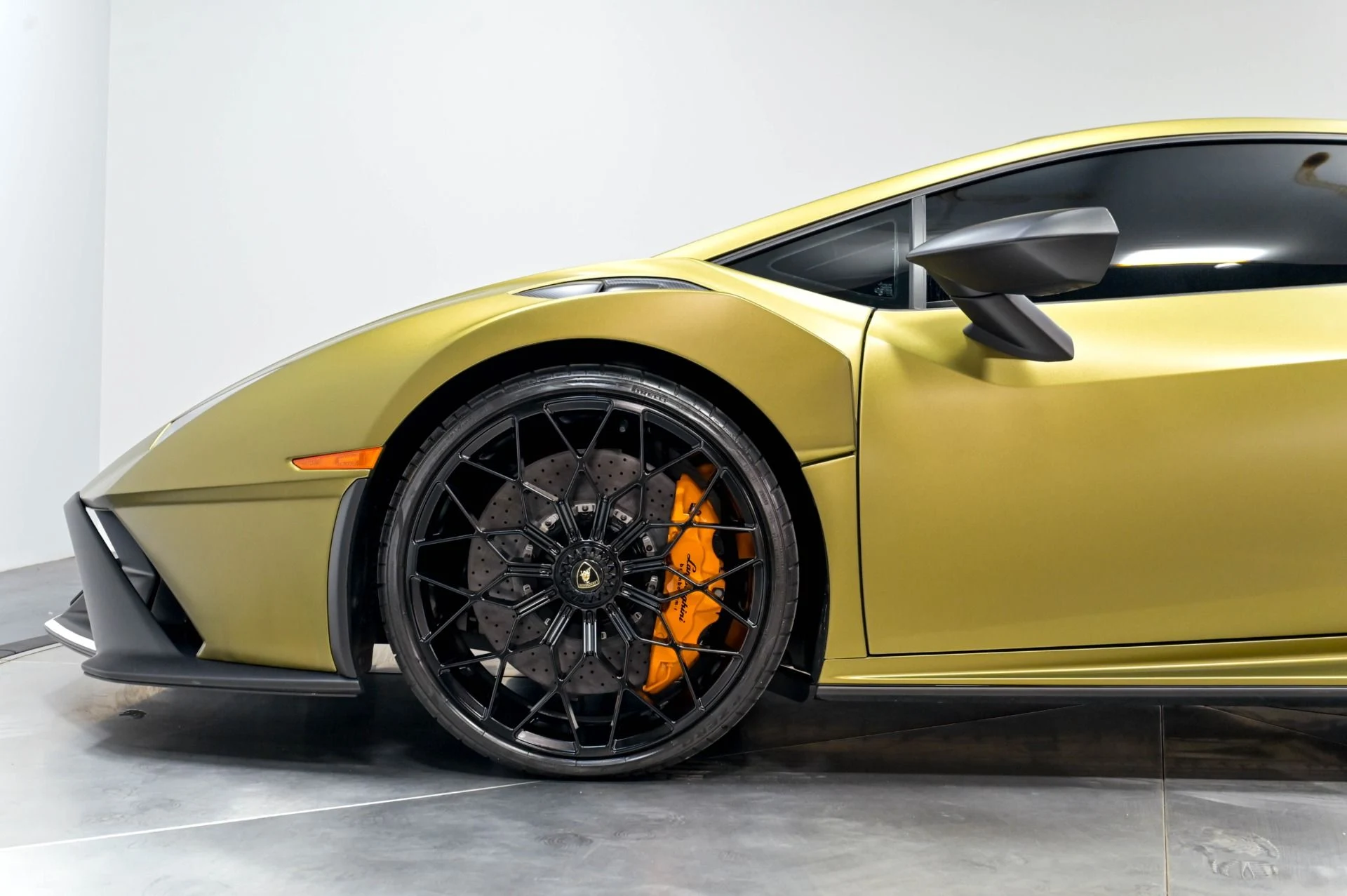 mph025_3505039049_Used_2023_Lamborghini_Huracan_STO_1782768591_a67f0dc9d2