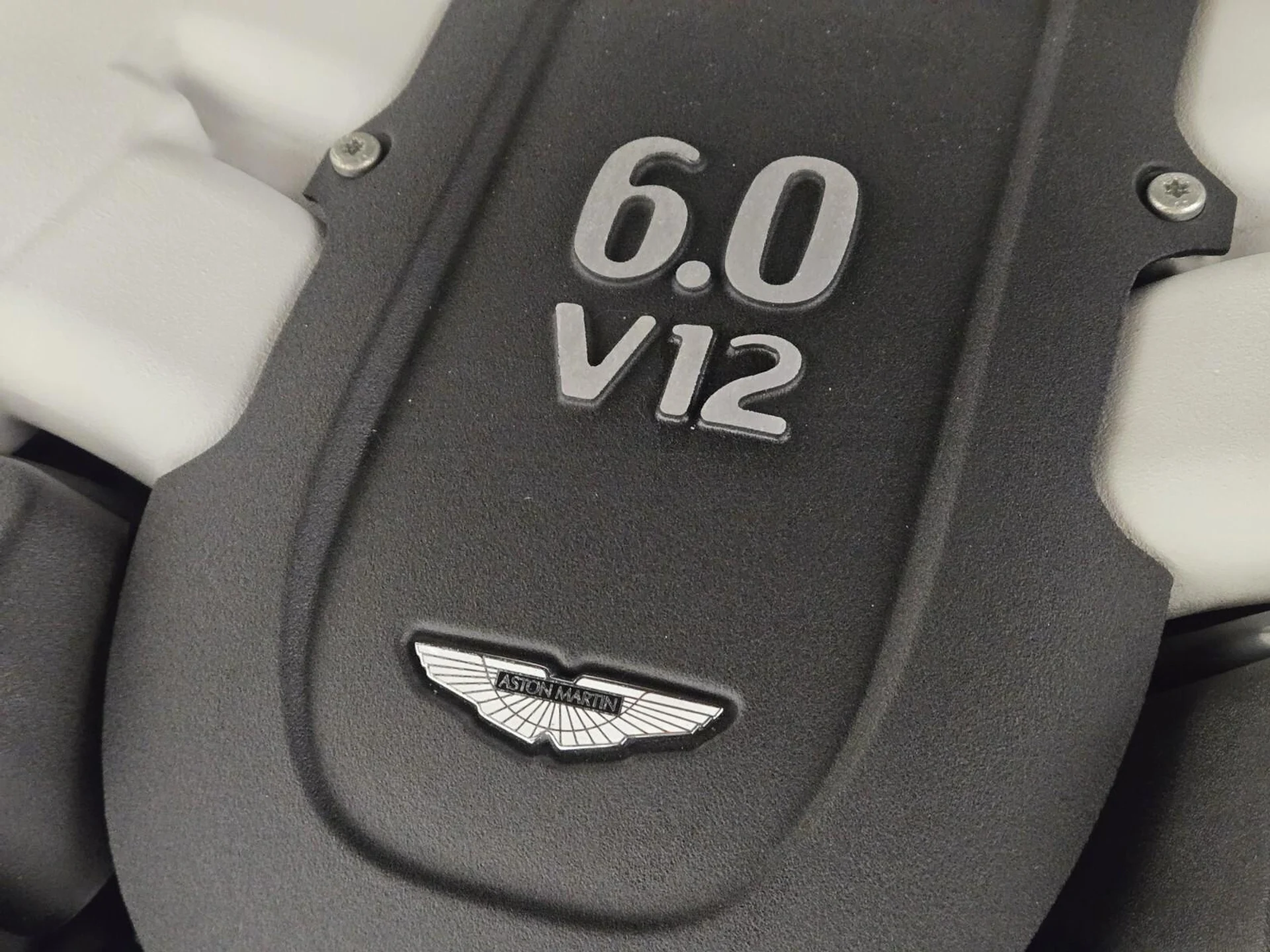 mph025_3506507384_Used_2015_Aston_Martin_Vanquish_Volante_1756882957_d1df24290e