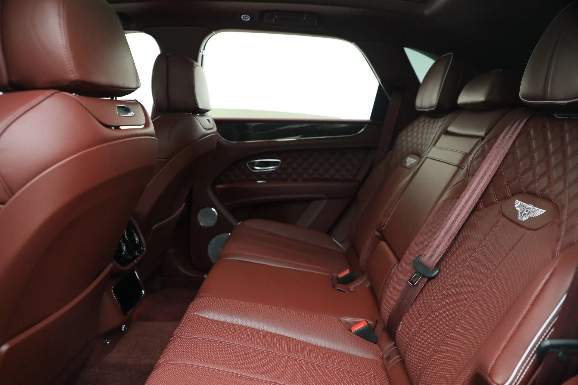 mph025_3509674590_Used_2025_Bentley_Bentayga_S_Black_Edition_22517e3539