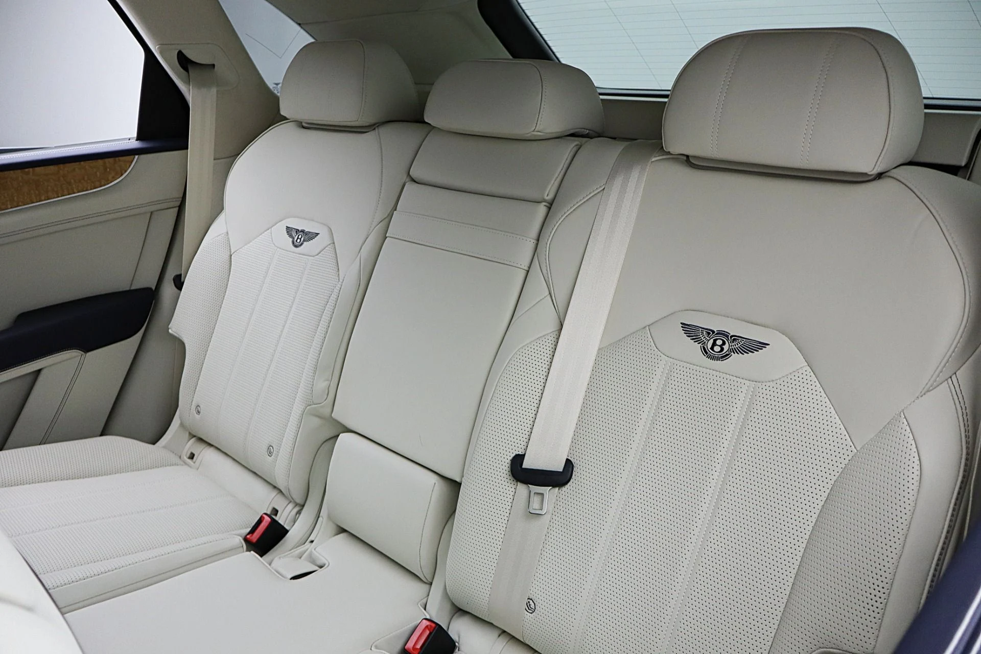 mph025_3518424182_Used_2023_Bentley_Bentayga_V8_81f9dadd70
