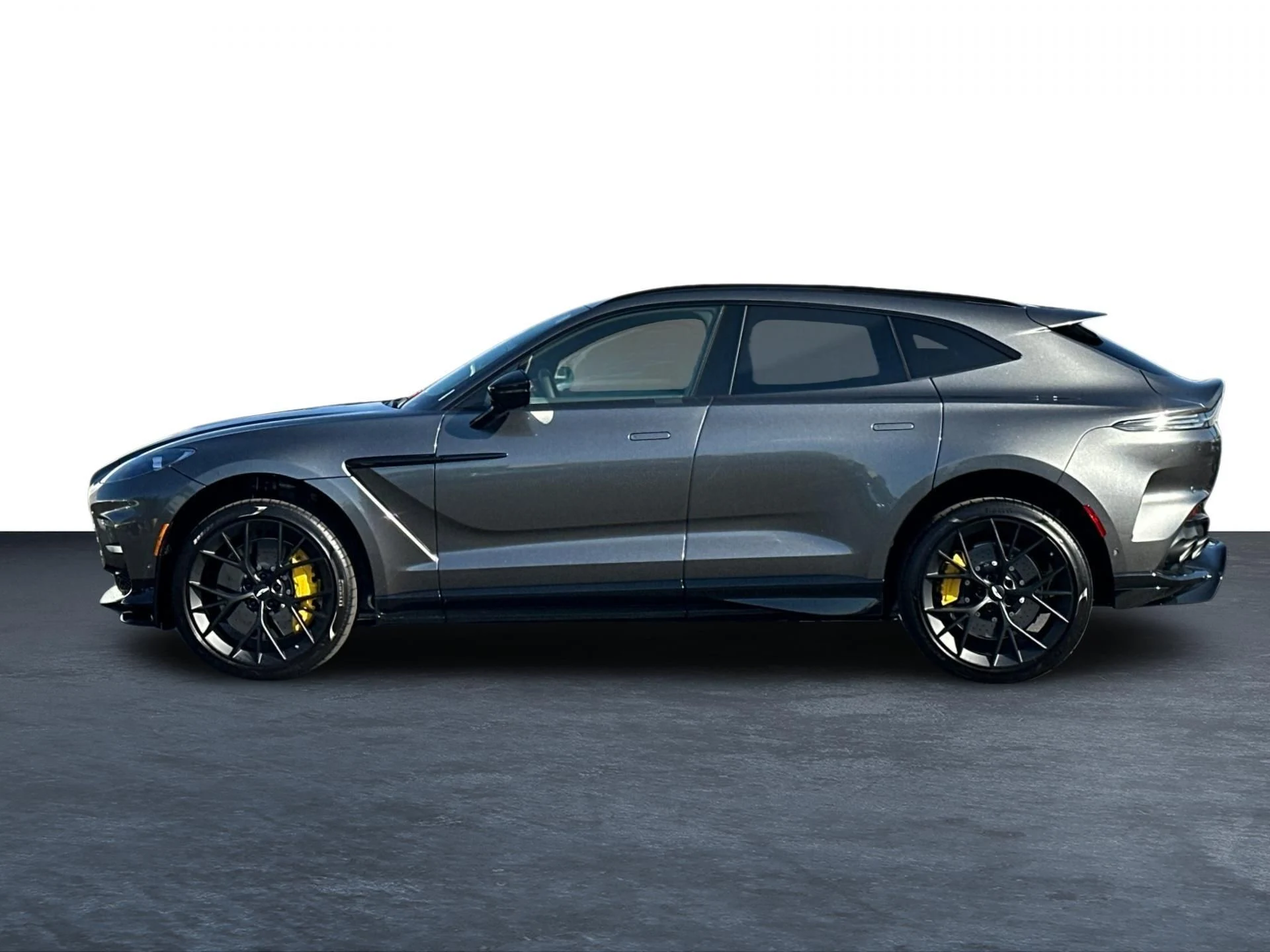 mph025_3519866502_New_2025_Aston_Martin_DBX_707_1758896239_df27080cec