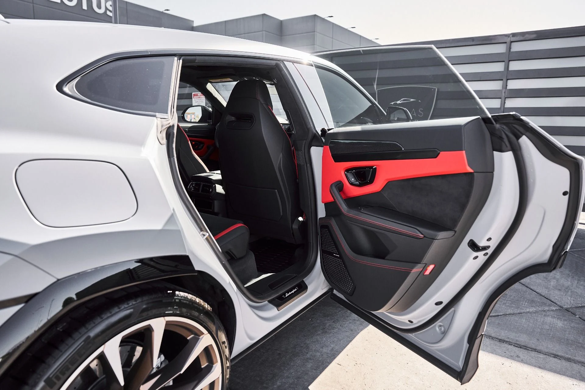 mph025_3520065007_Used_2024_Lamborghini_Urus_S_1779209033_abd7282daa