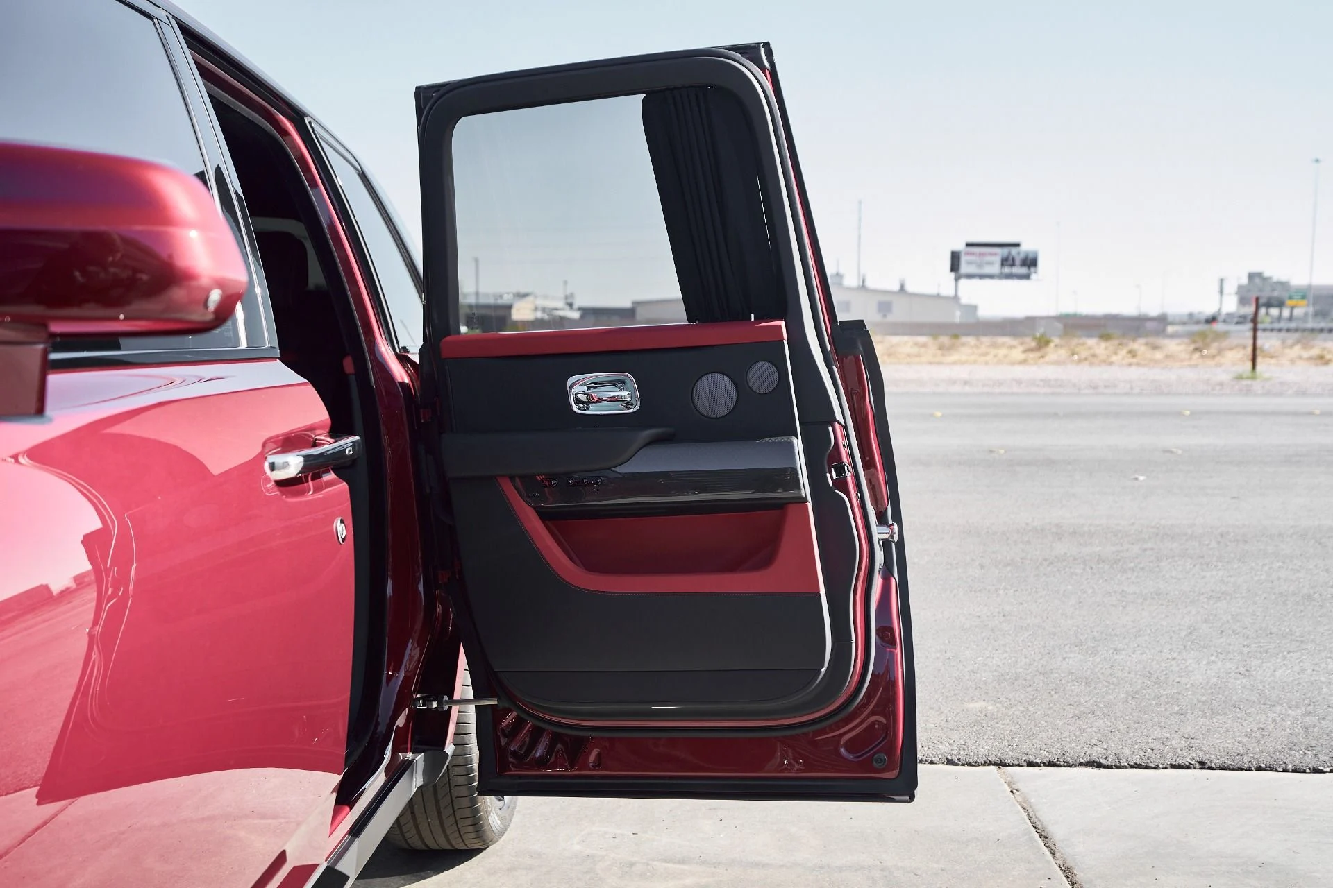 mph025_3534250958_Used_2022_Rolls_Royce_Cullinan_Black_Badge_1764038721_54380ecb3d