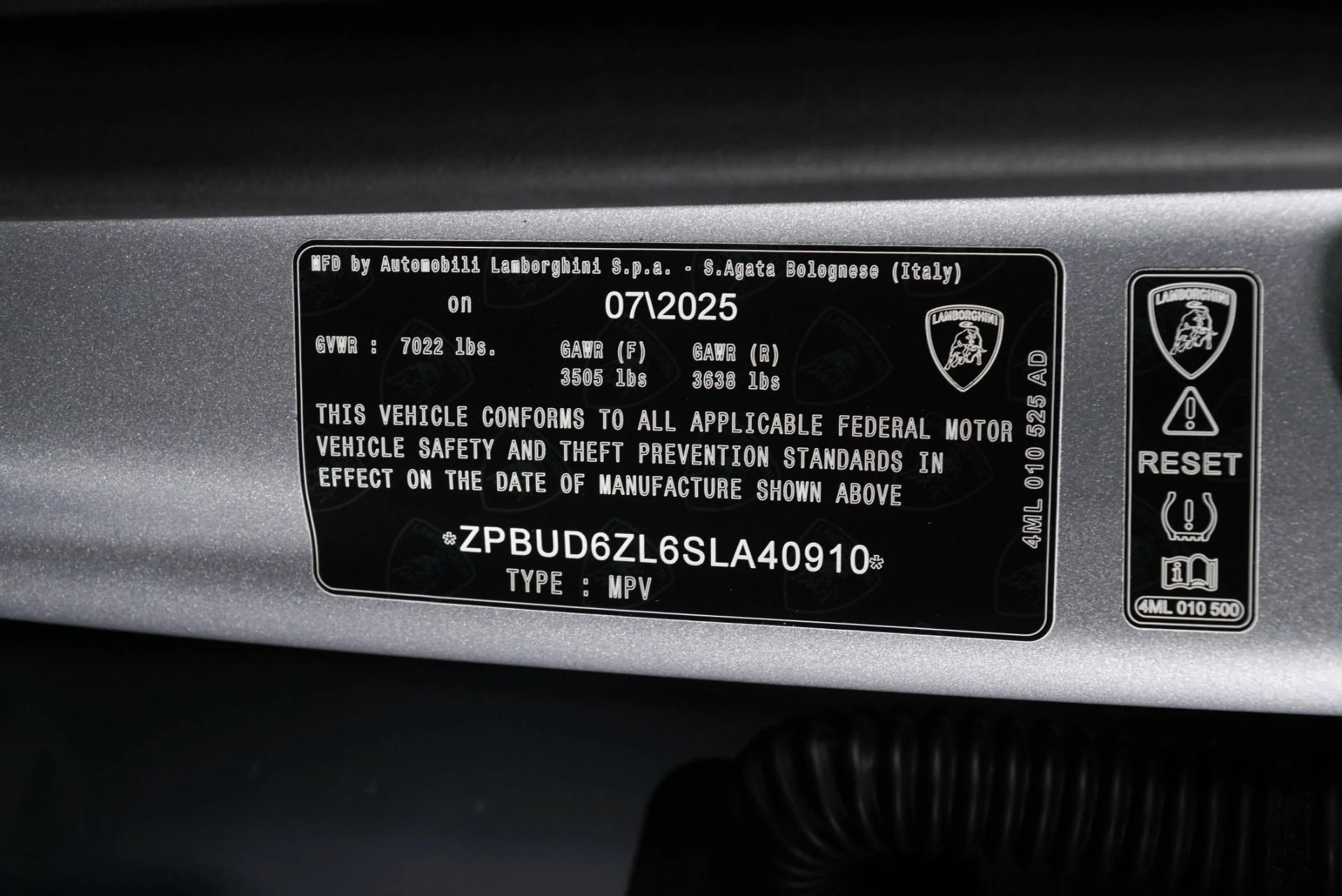 mph025_353862_New_2025_Lamborghini_Urus_SE_1776533291_d1ba0c9e29