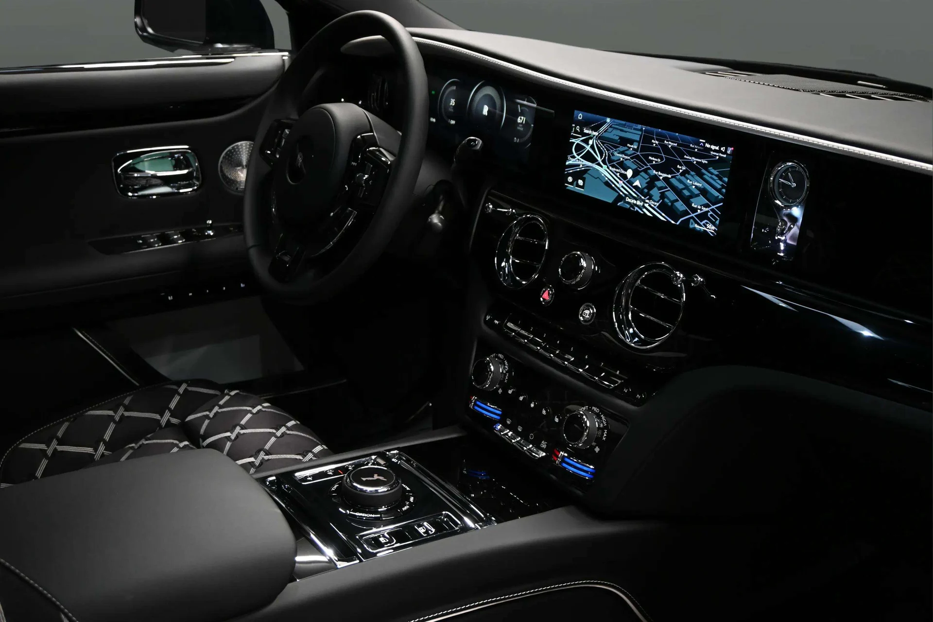 mph025_3548439542_37e8d4f4_091f_4e1f_a8af_ced74d823a67_202520_Rolls_Royce20_Ghost20282501629_25_18fecc9e6d