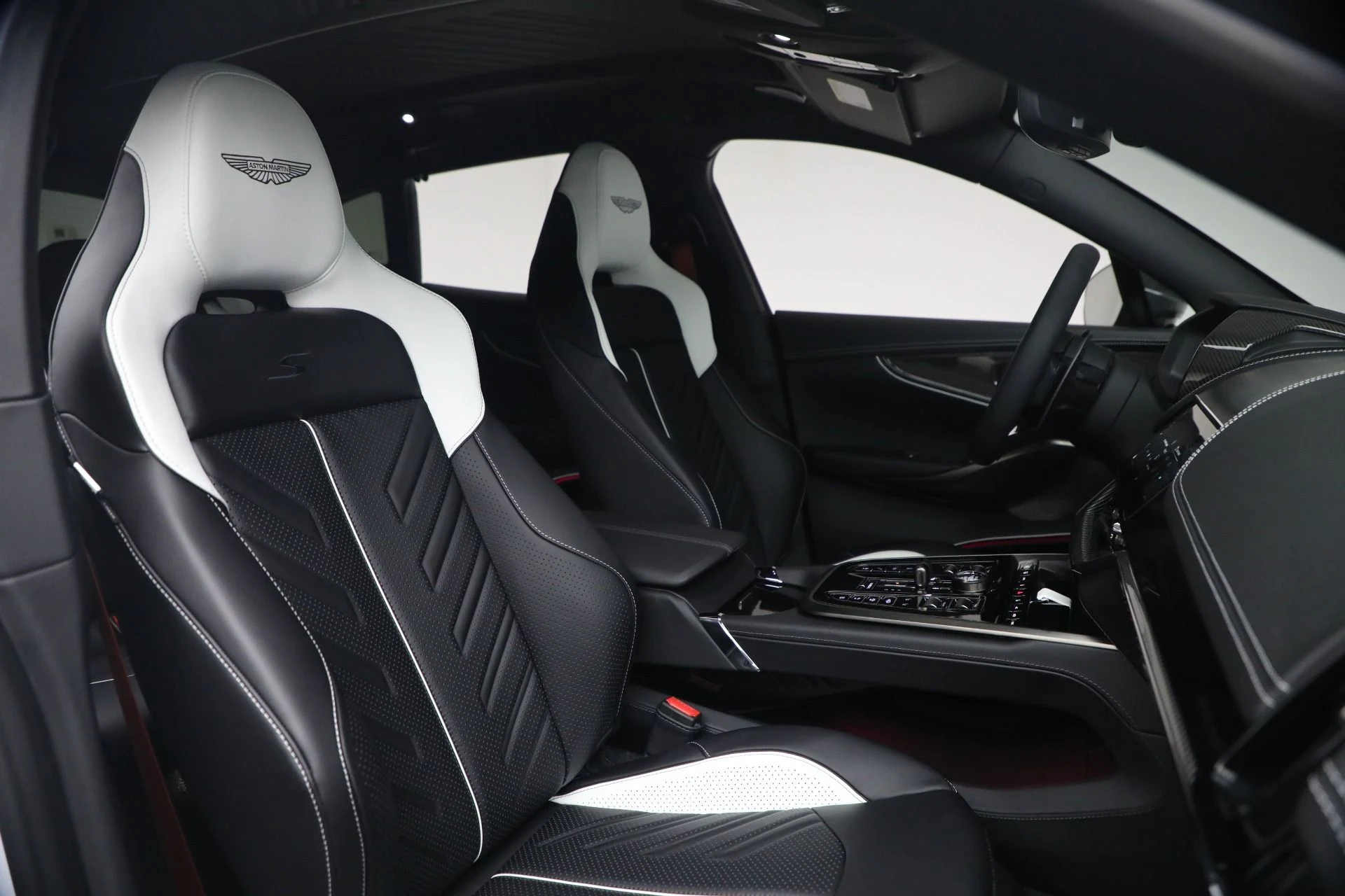 mph025_3553949065_New_2026_Aston_Martin_DBX_S_1779888036_b791ce01eb