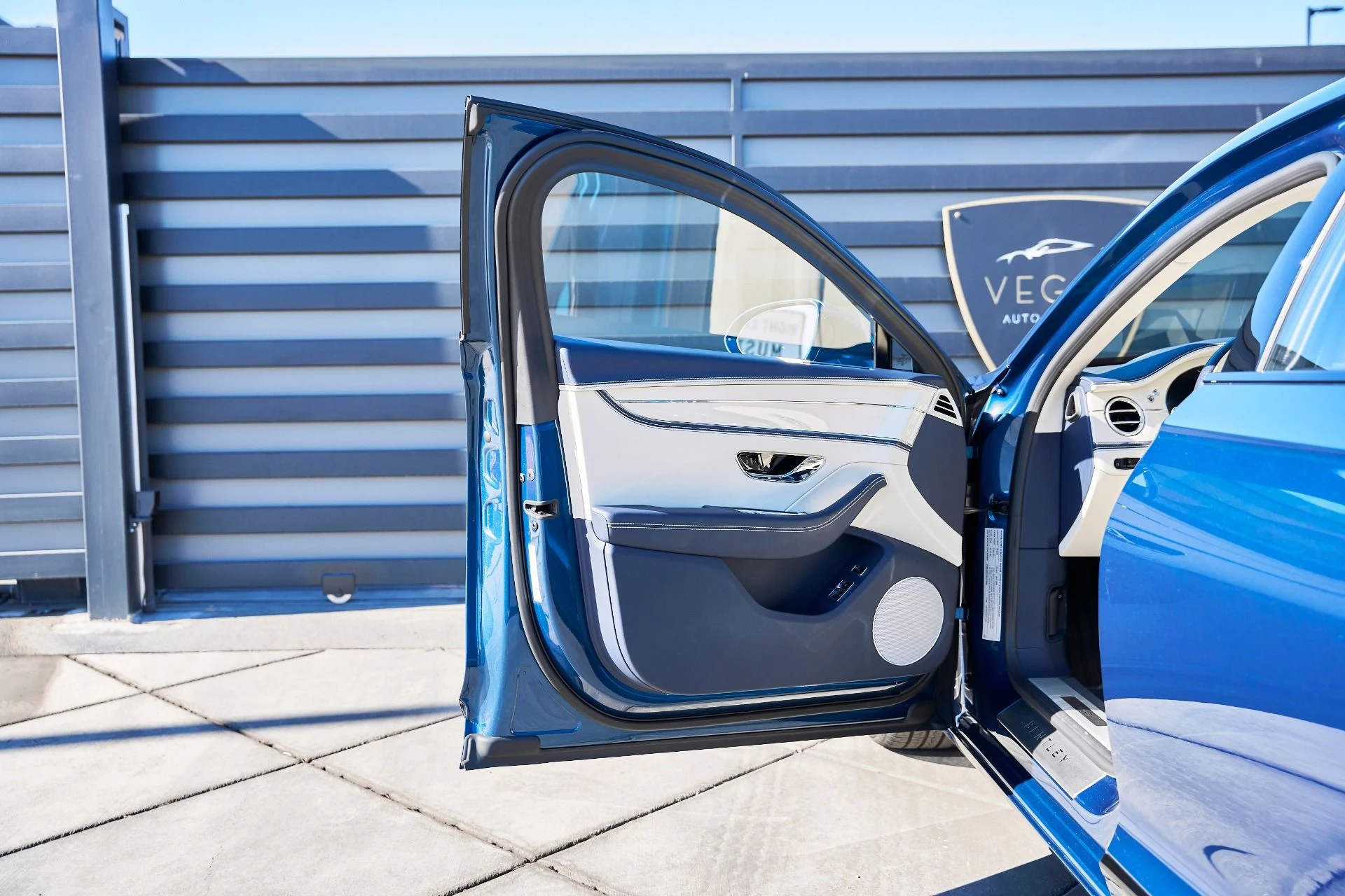 mph025_355882629_Used_2024_Bentley_Flying_Spur_Mulliner_V8_1768876569_52e8aa38e9