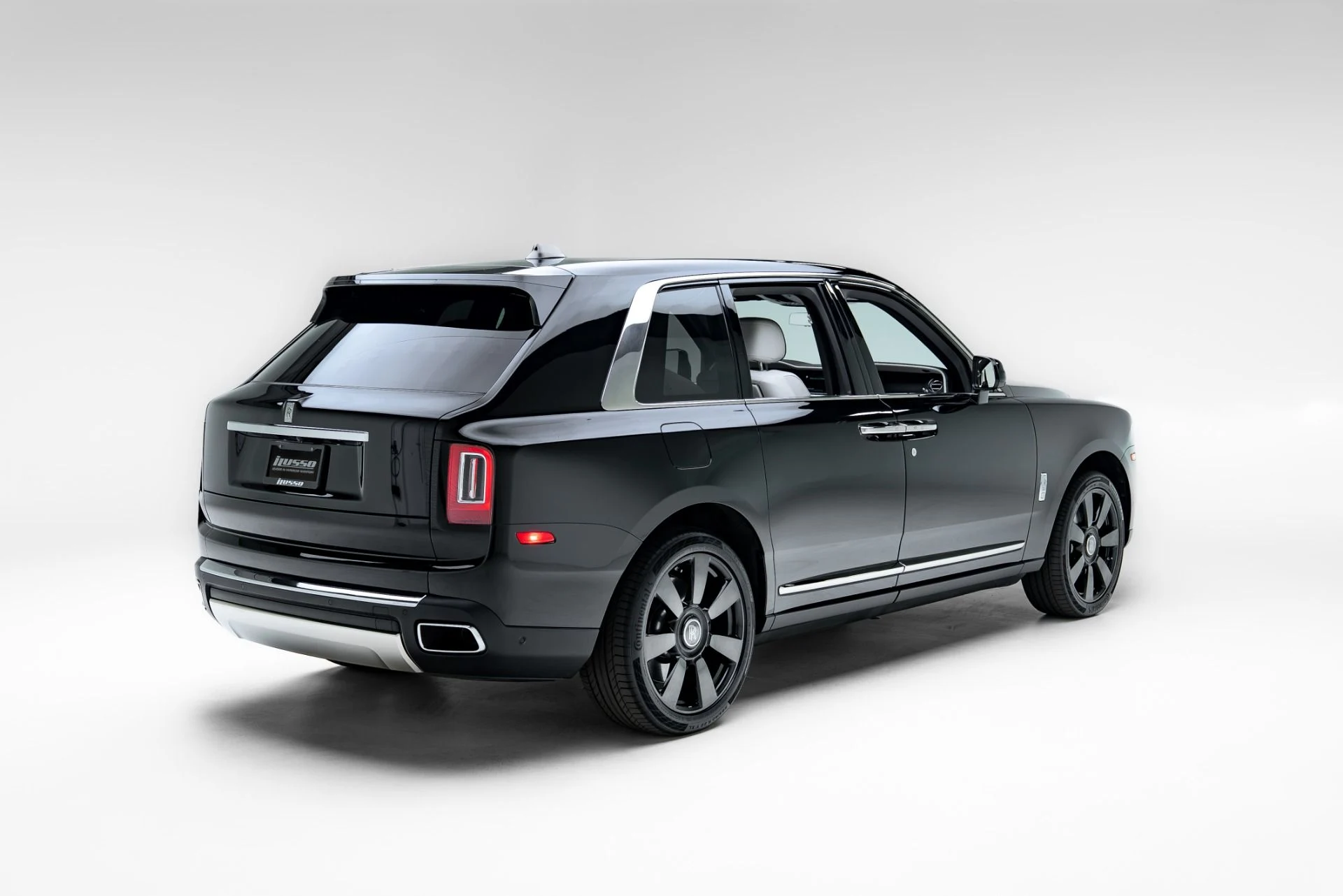 mph025_3560000149_Used_2023_Rolls_Royce_Cullinan_1777310585_82b273d1f0