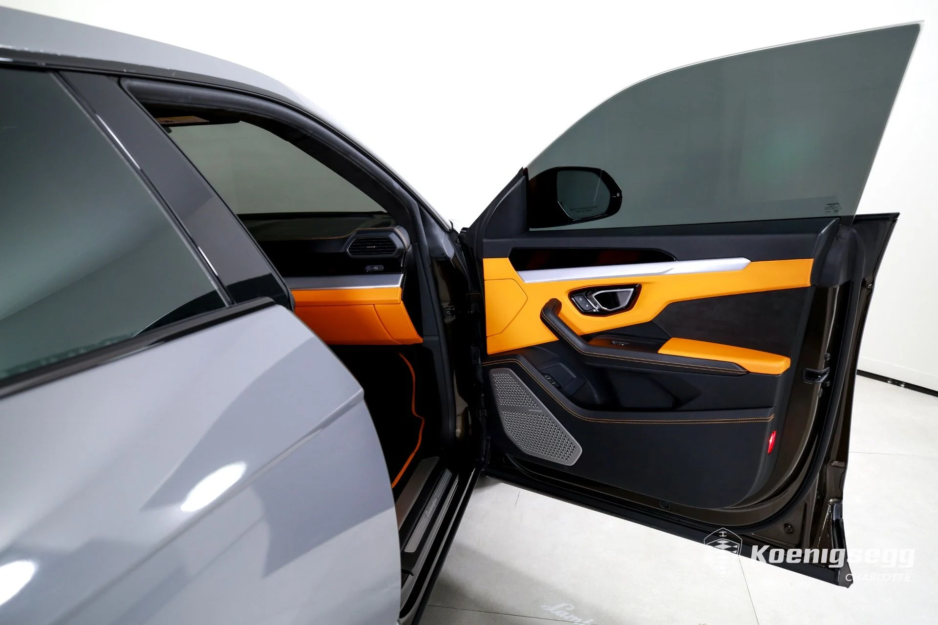 mph025_3563563537_Used_2019_LAMBORGHINI_URUS_1760989732_59c5684bb5