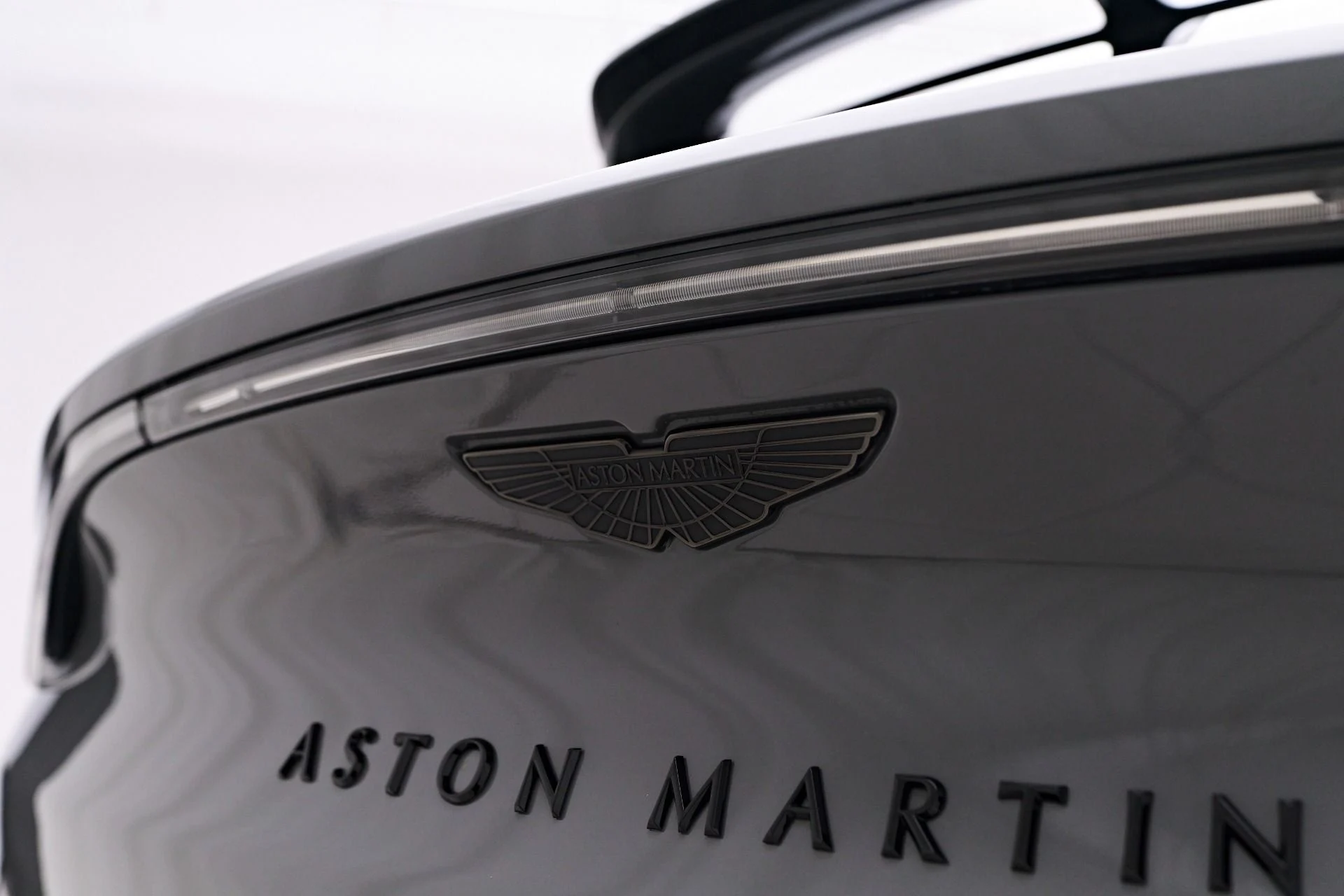 mph025_3568439487_Used_2024_Aston_Martin_DBX_707_1753235896_aaca7948eb