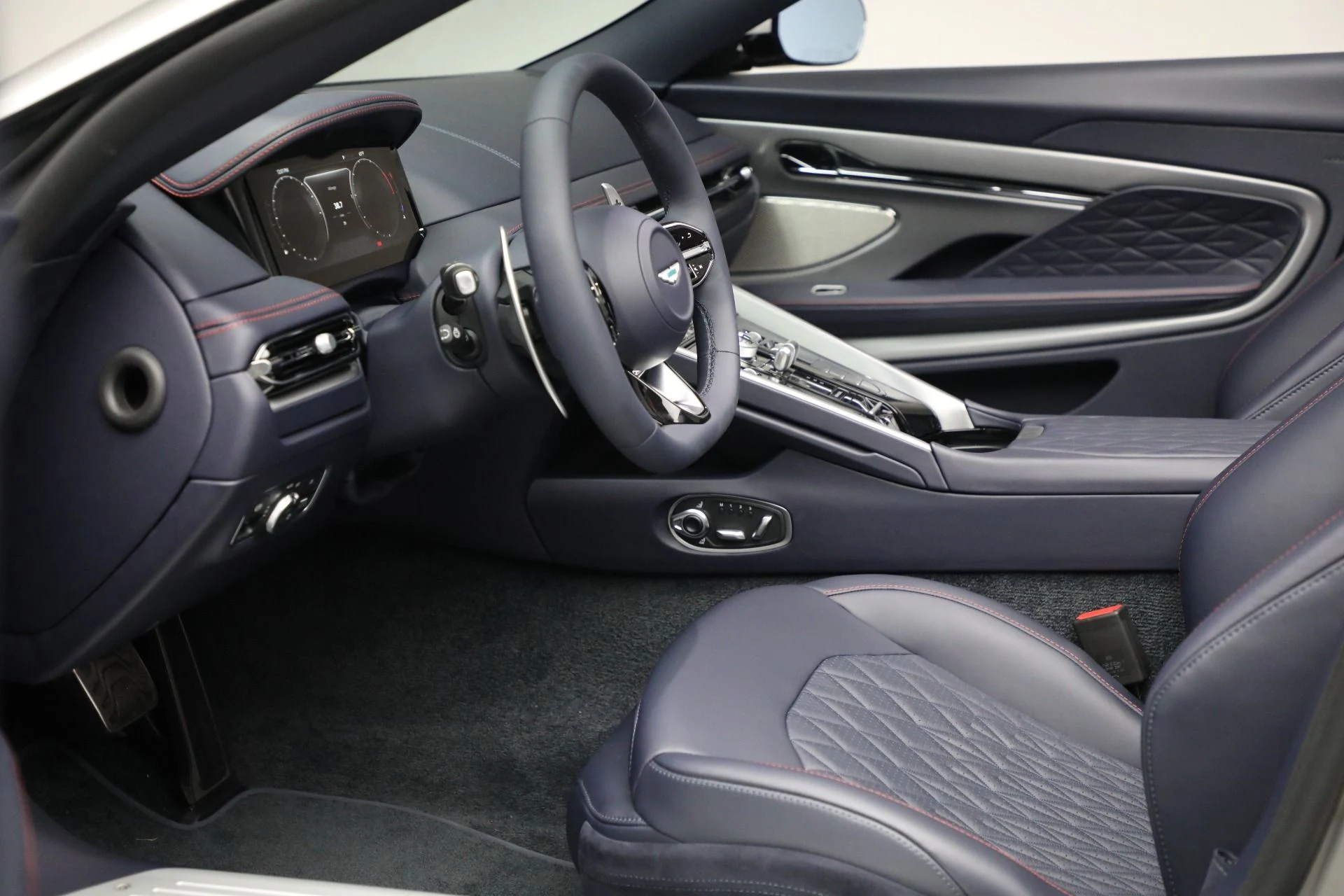 mph025_357067411_New_2025_Aston_Martin_DB_12_Volante_eeb58a7668