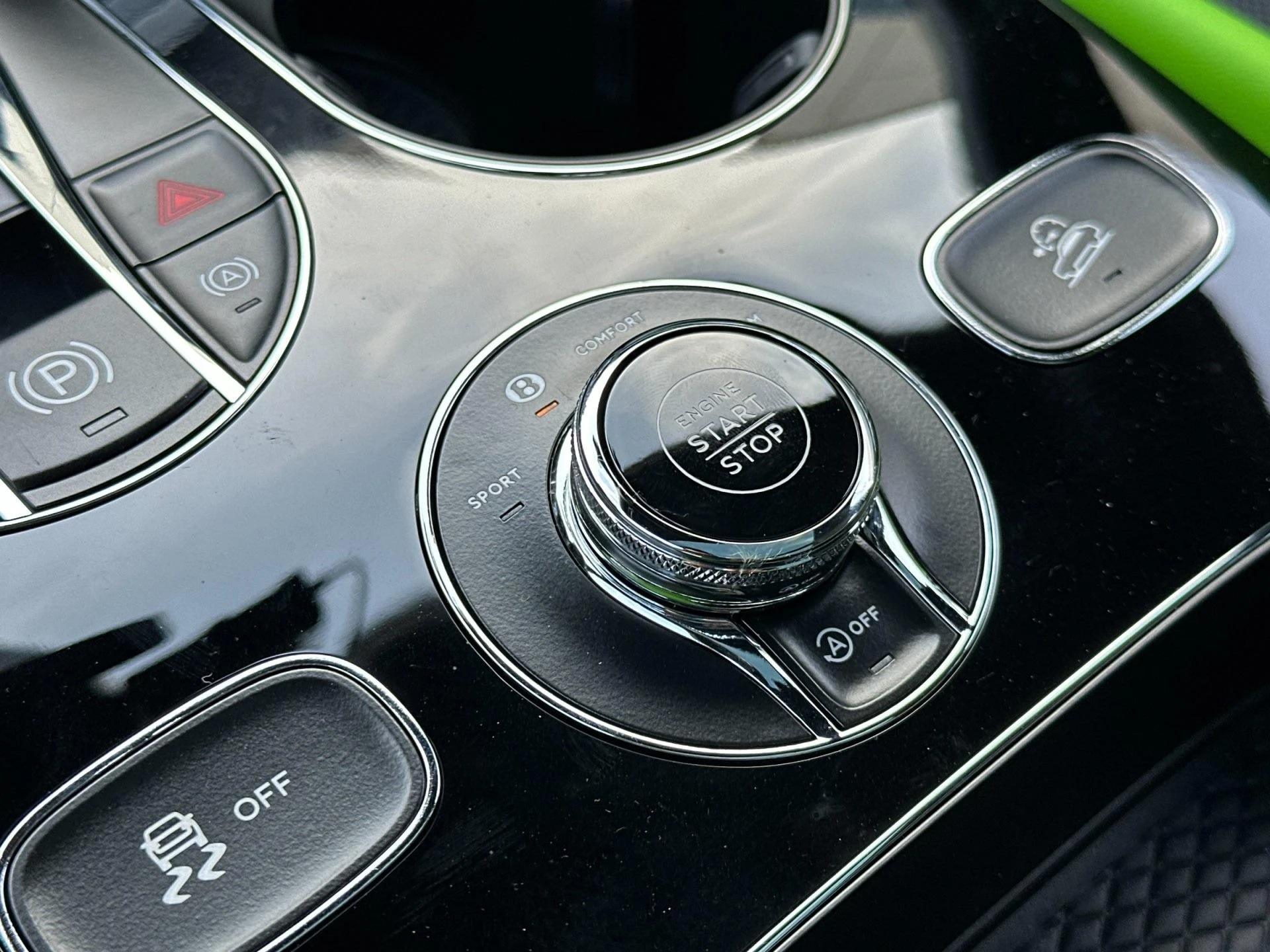mph025_3574798247_New_2025_Bentley_Bentayga_V8_1760604184_eef95938d2