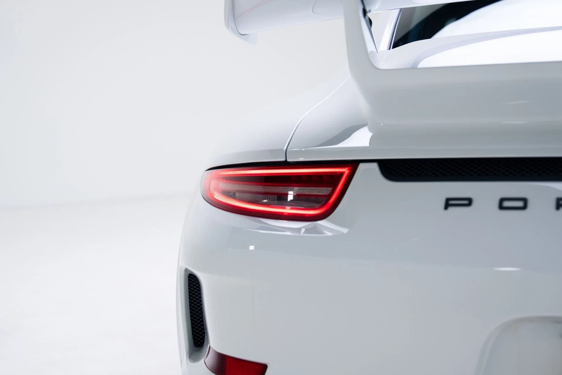 mph025_3580423492_Used_2014_Porsche_911_GT_3_1767824099_8b572e439d