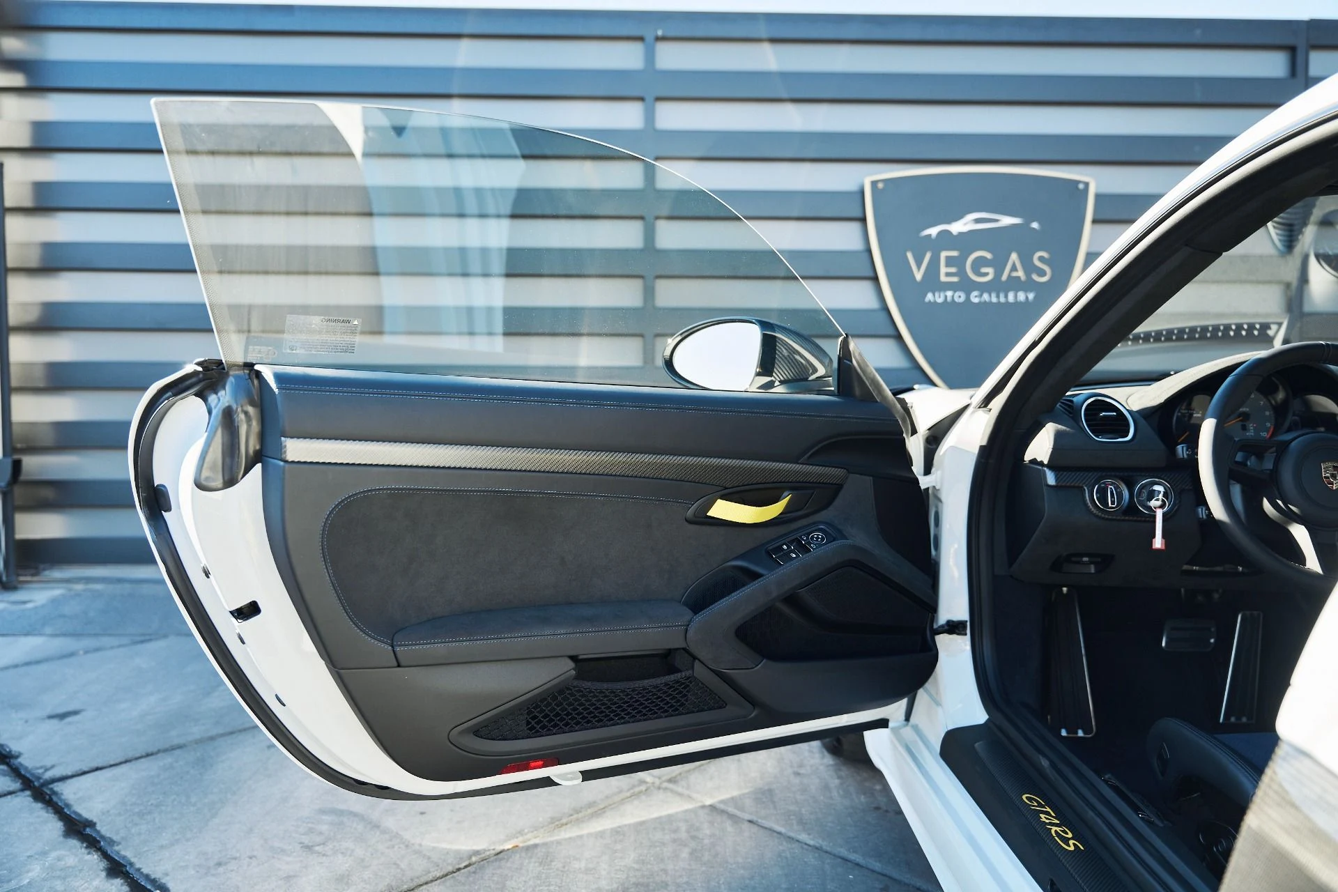 mph025_3583582644_Used_2025_Porsche_718_Cayman_GT_4_RS_1766025496_daccf59957