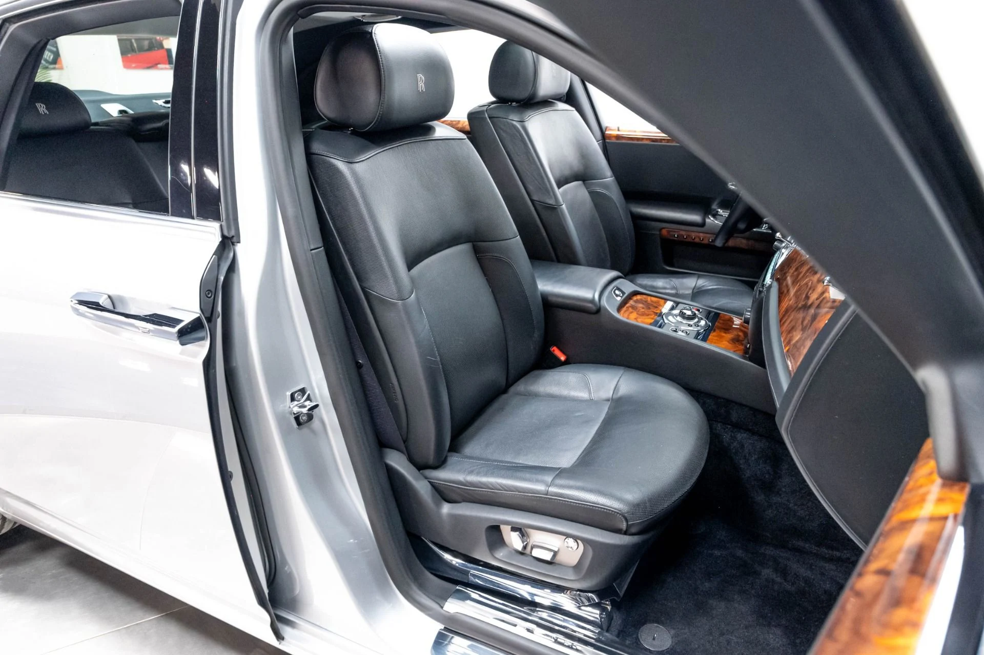 mph025_3589765897_Used_2012_Rolls_Royce_Ghost_1778014944_bee8cb829d