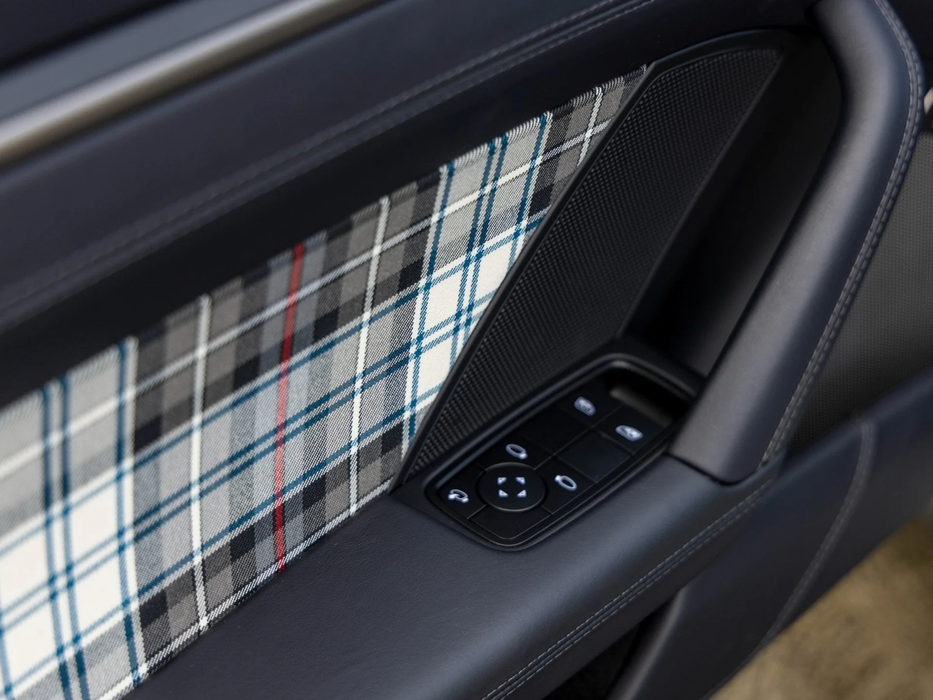 mph025_3599389653_26_6725d20de6