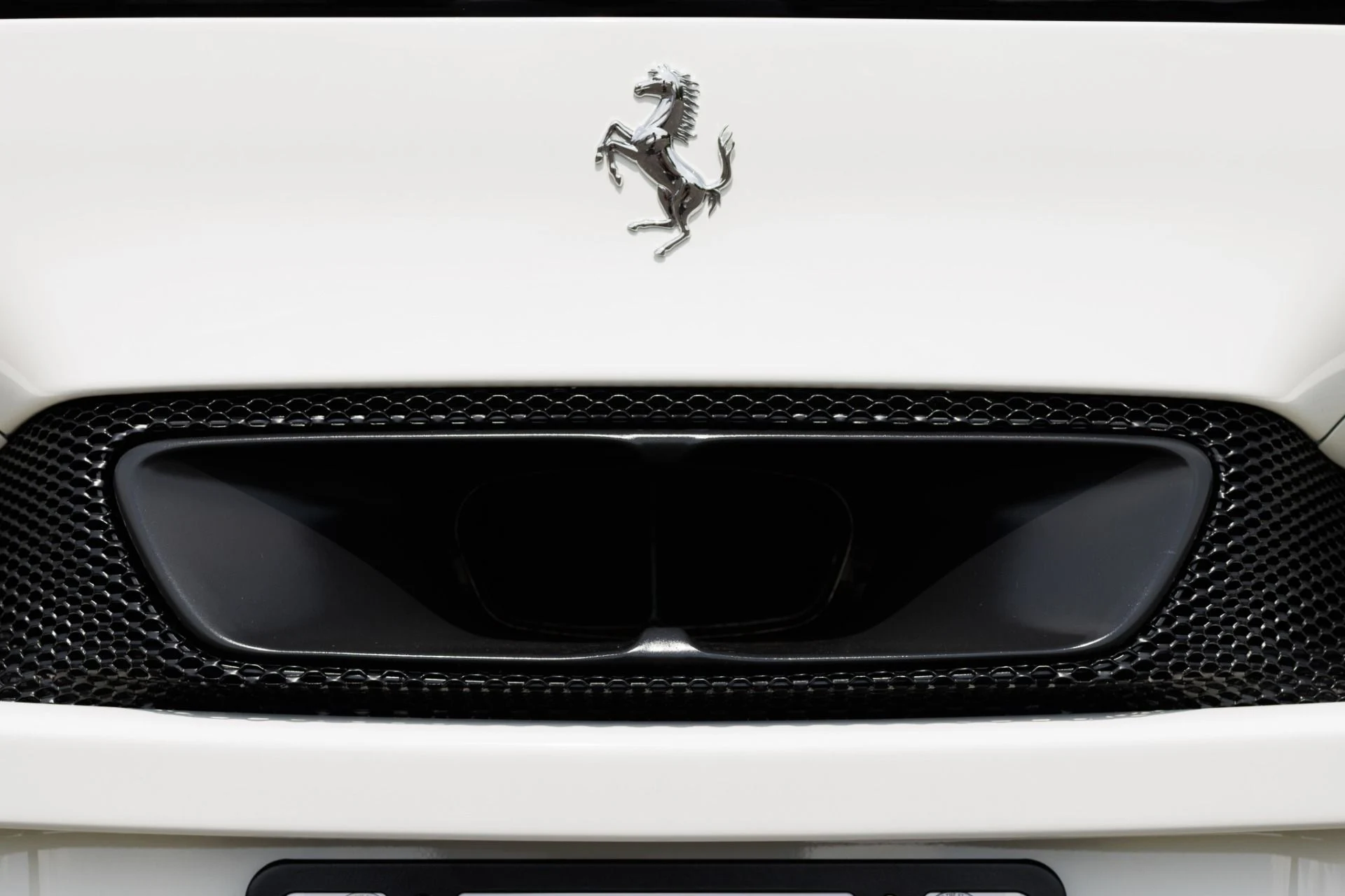 mph025_3614103389_Used_2025_Ferrari_296_GTS_1755544147_1664733956