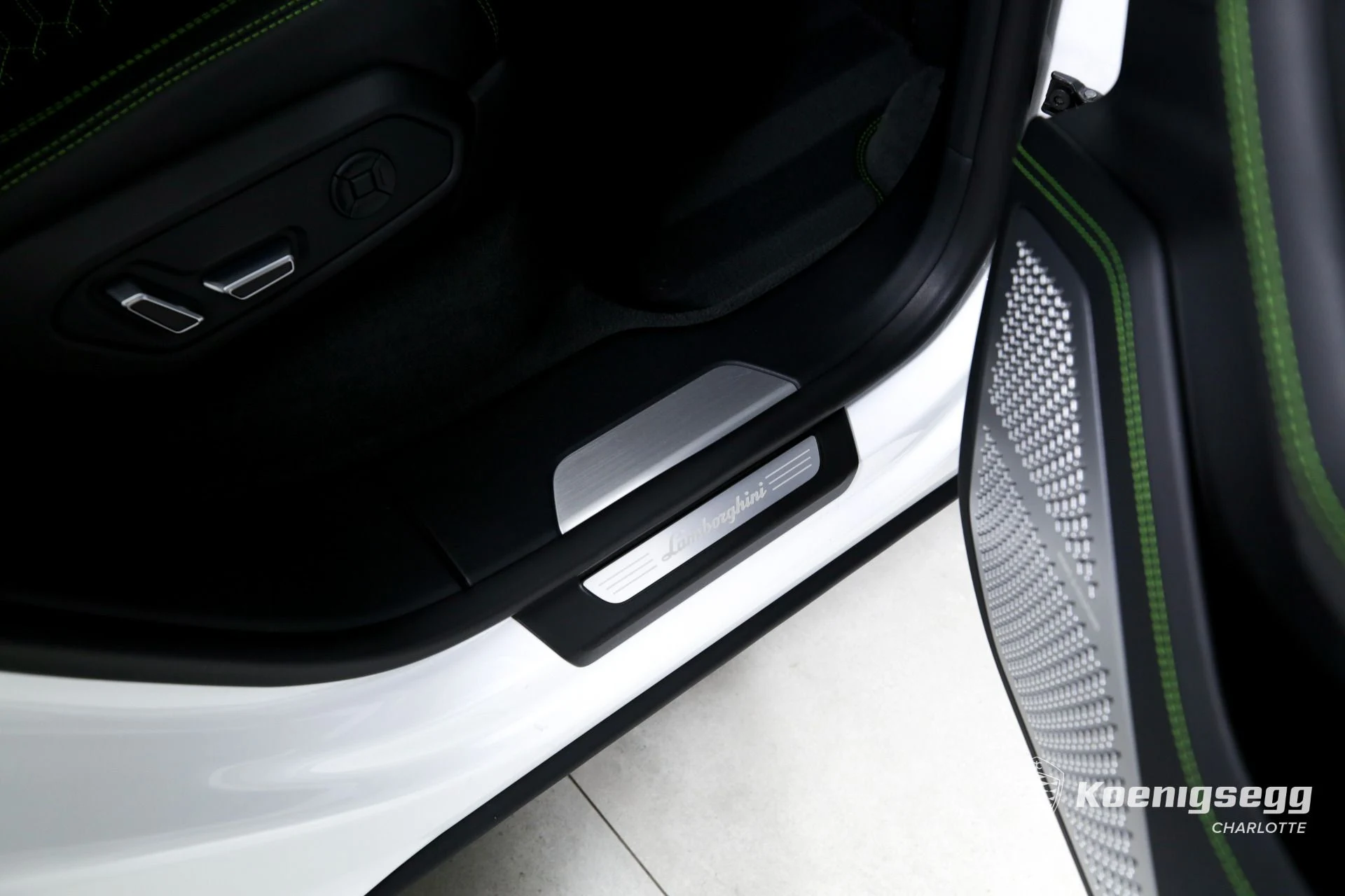 mph025_3622615636_Used_2019_Lamborghini_Urus_1714496214_6fce619729