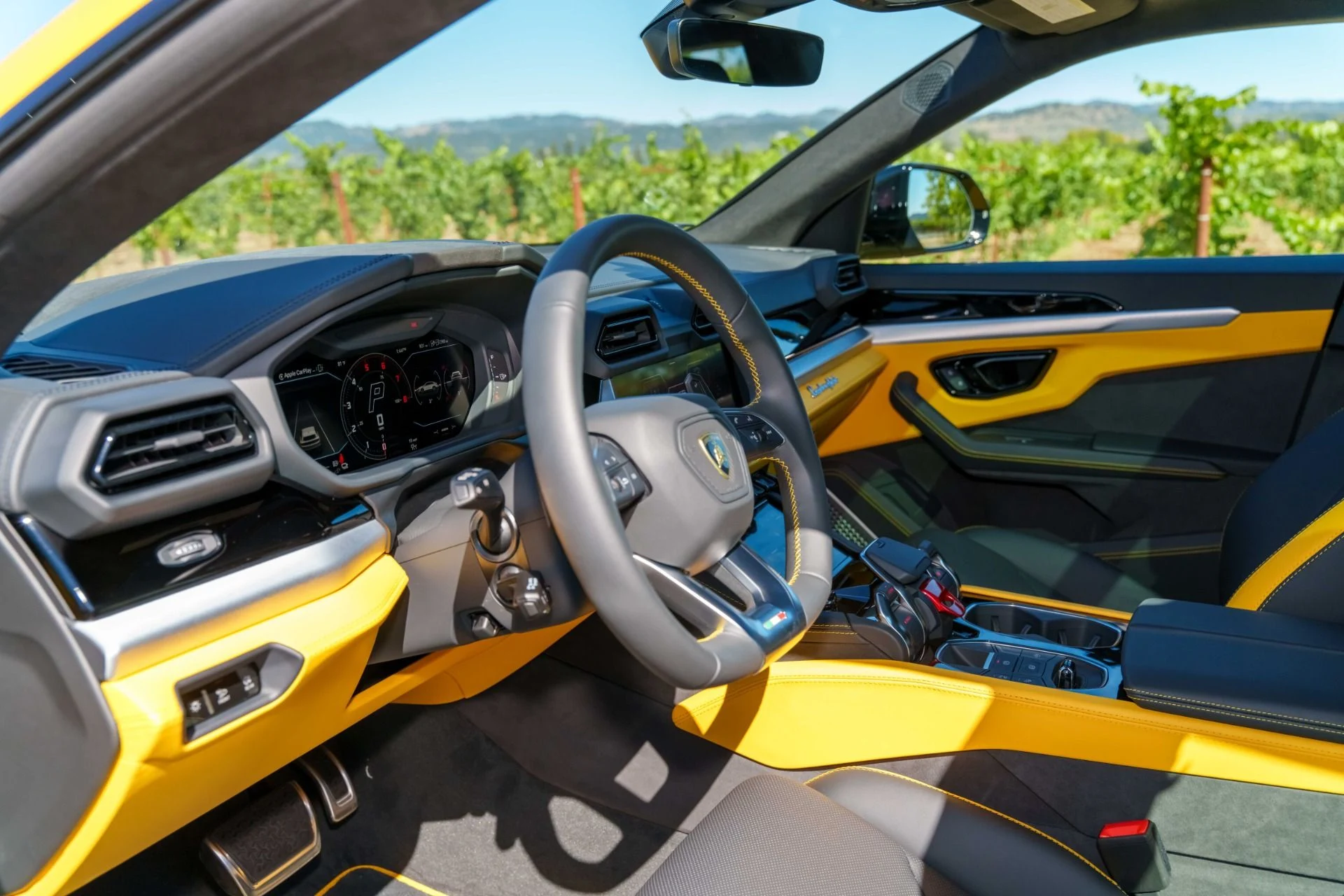 mph025_3637505167_Used_2025_Lamborghini_Urus_SE_1759793234_bc9e6438c9