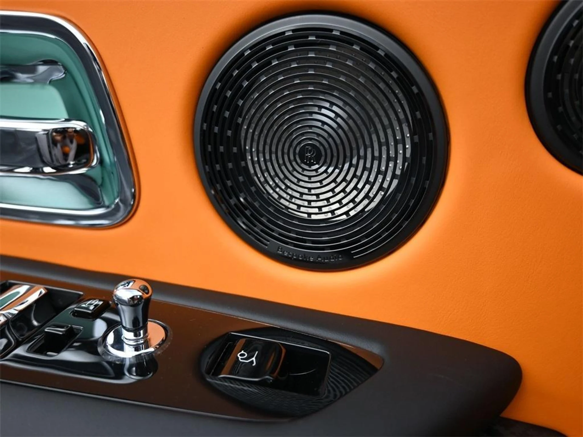 mph025_3645643652_Gh_Og_EY_Os_Lcp838_O_Oj2d964n_WP_1g_cce998e9eb