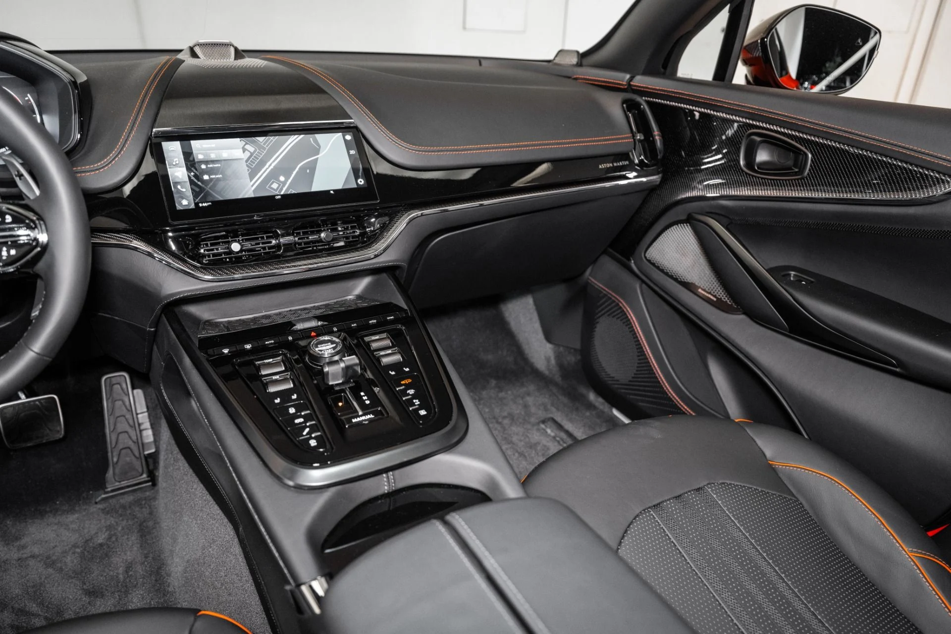 mph025_3646819069_Used_2025_Aston_Martin_DBX_707_1748959342_1583789504