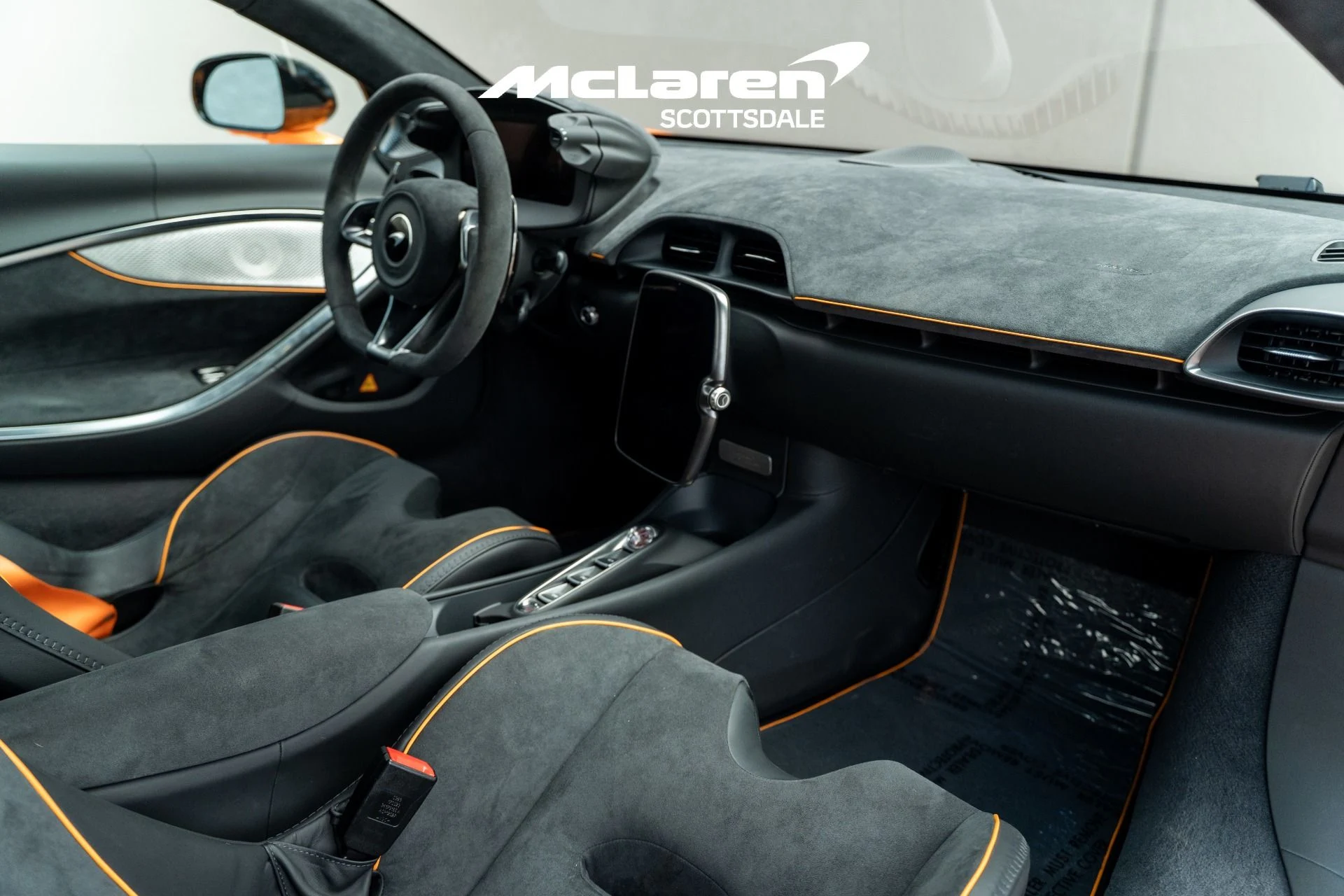 mph025_3647864112_Used_2024_MCLAREN_ARTURA_1753254978_2654e1810e