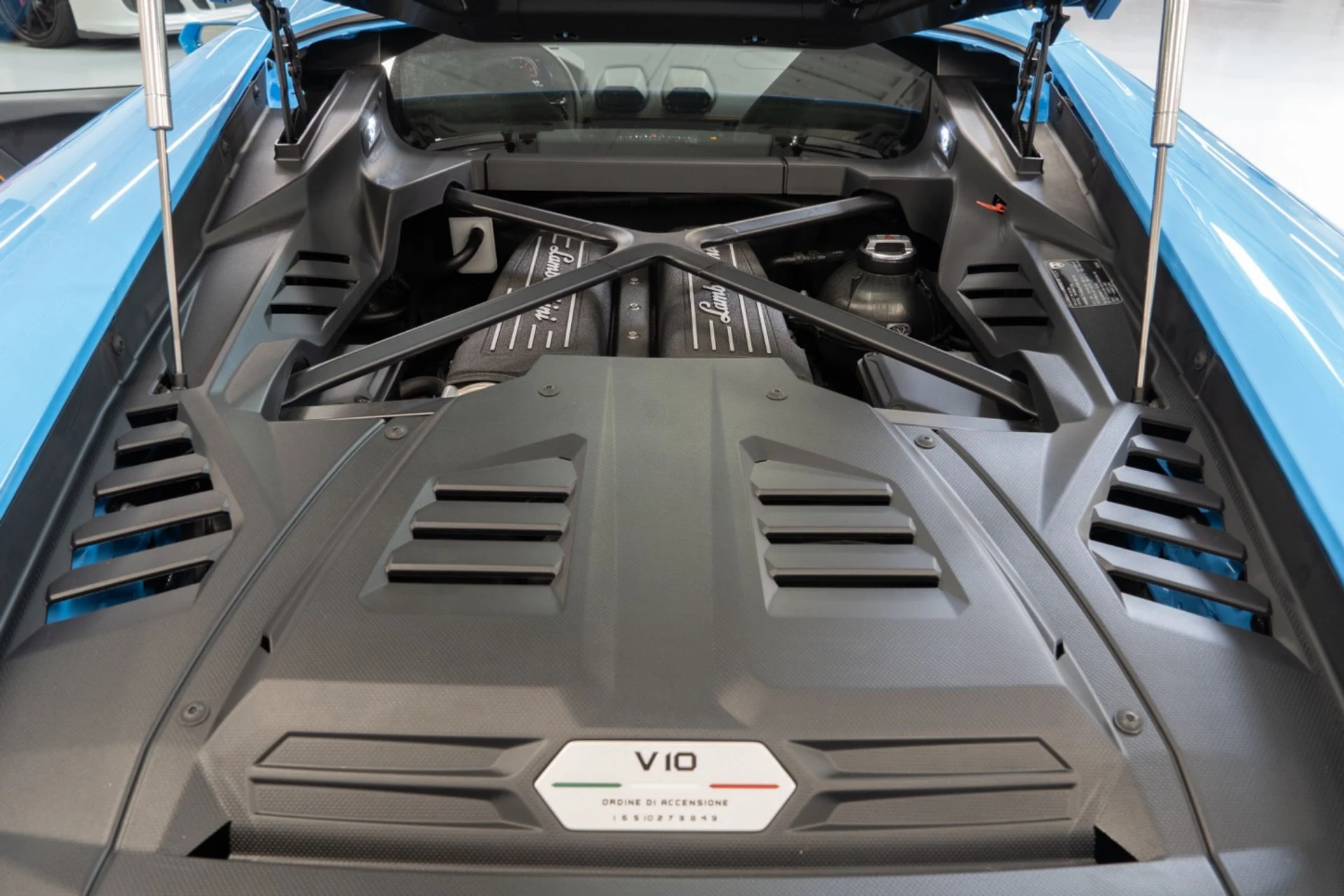 mph025_3651145944_Used_2020_Lamborghini_Huracan_EVO_1757706094_950b885e9f