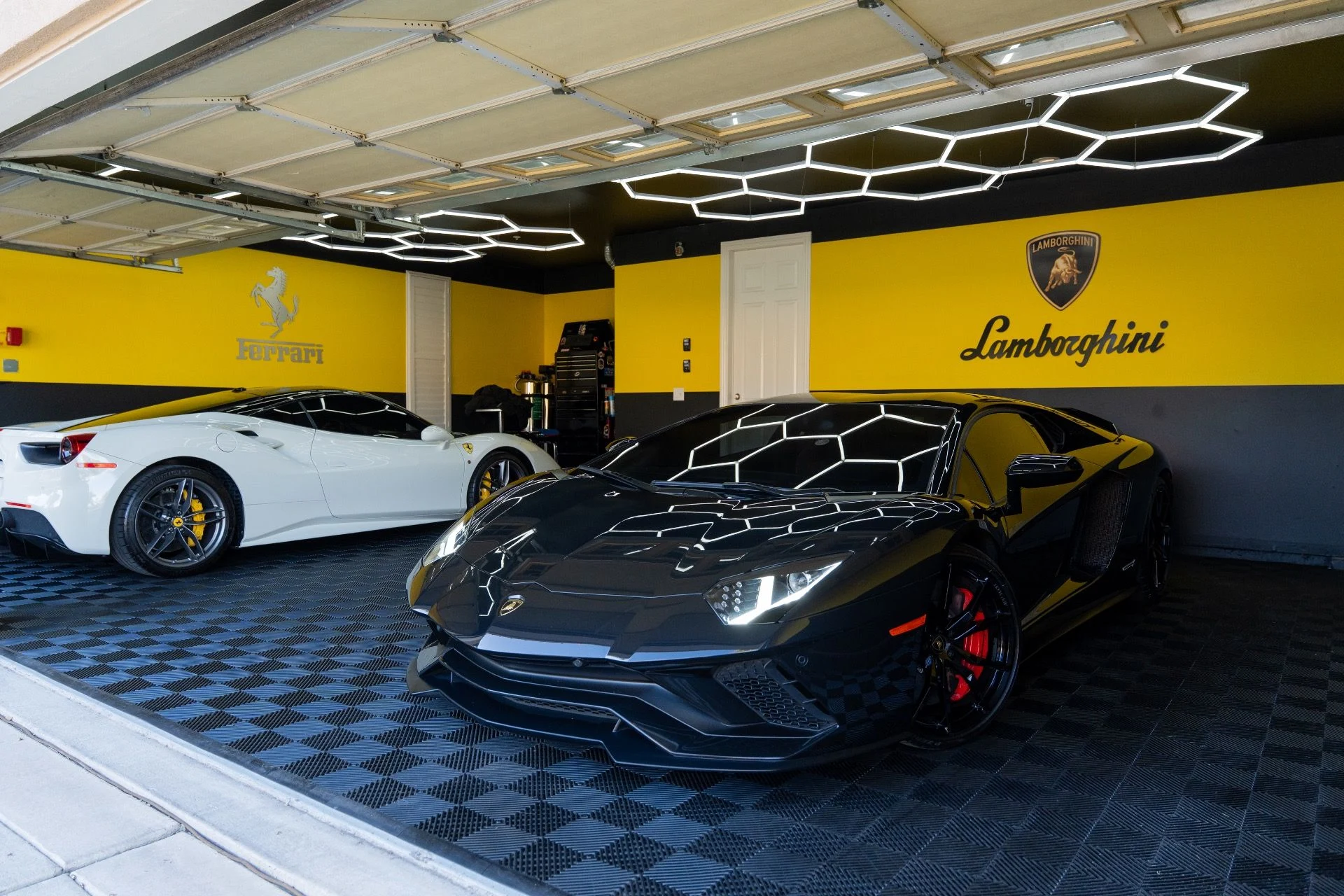 mph025_3660638844_Used_2018_Lamborghini_Aventador_LP_740_4_S_1792436167_e63bcb2435