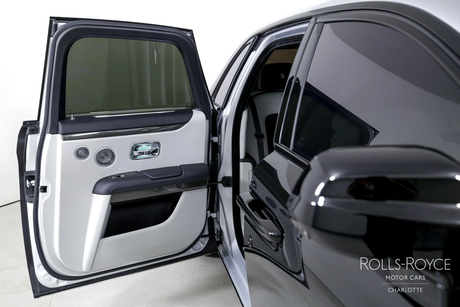mph025_3661260634_Used_2022_Rolls_Royce_Black_Badge_Ghost_1713469373_2fbe9a4e63