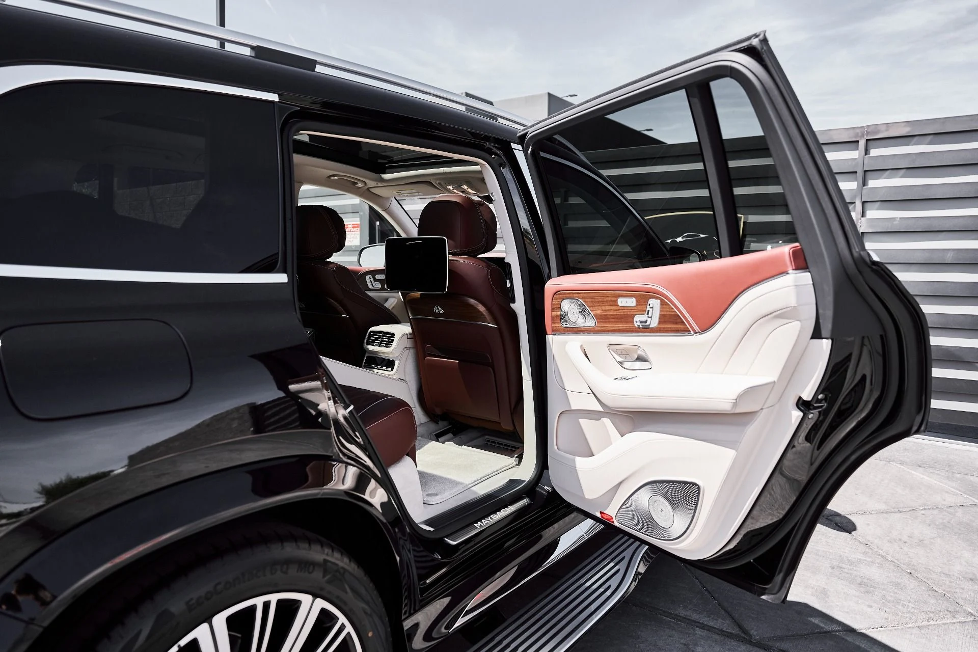 mph025_3661432211_Used_2026_Mercedes_Benz_GLS_Maybach_GLS_600_1776732772_dff0b56954