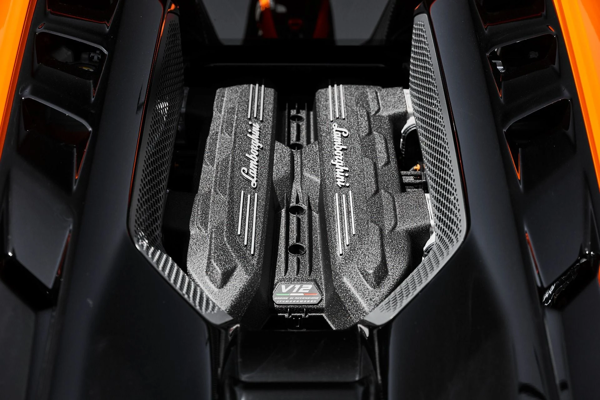 mph025_3672389056_Used_2024_Lamborghini_Revuelto_Base_1777394291_81845b0dd1