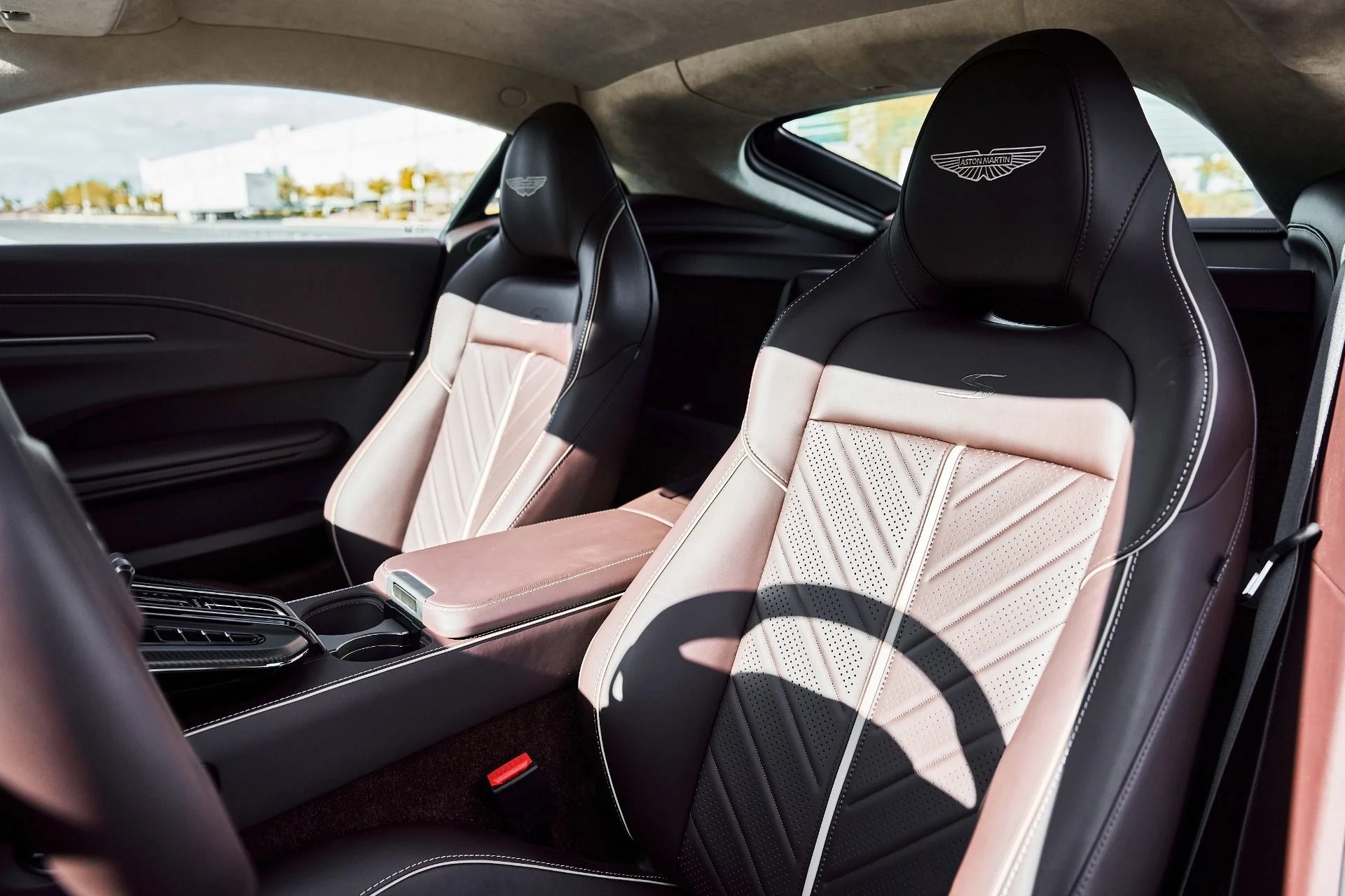 mph025_3672817358_Used_2026_Aston_Martin_Vantage_S_1778102479_b3c7bc88ce