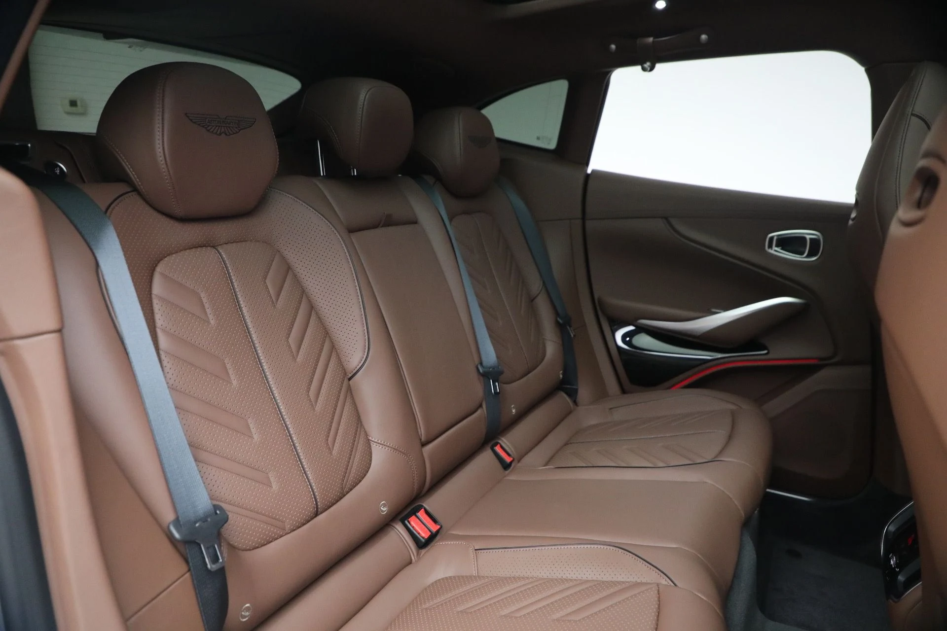 mph025_3674228819_New_2026_Aston_Martin_DBX_S_1765053352_8a51621a48