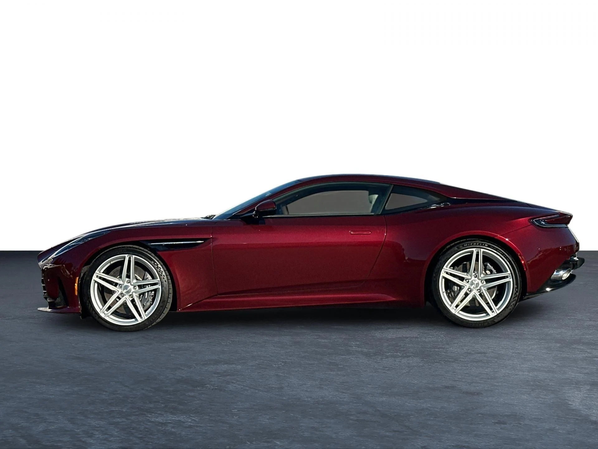 mph025_3674809028_New_2025_Aston_Martin_DB_12_1761746961_289ff19415