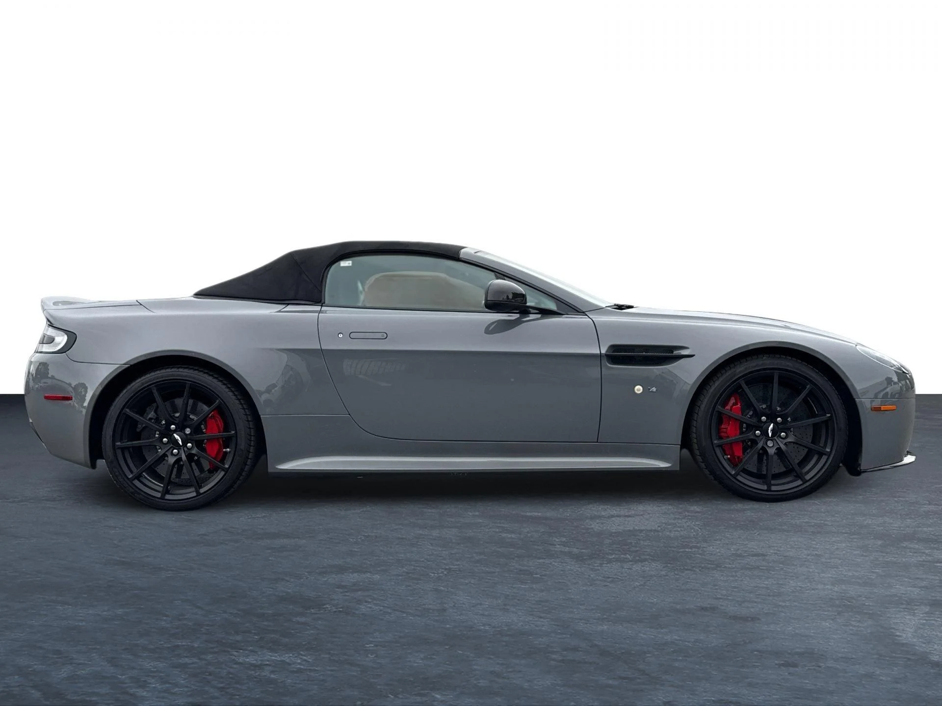 mph025_3679219914_Used_2015_Aston_Martin_V12_Vantage_S_1769008613_d04e9044db