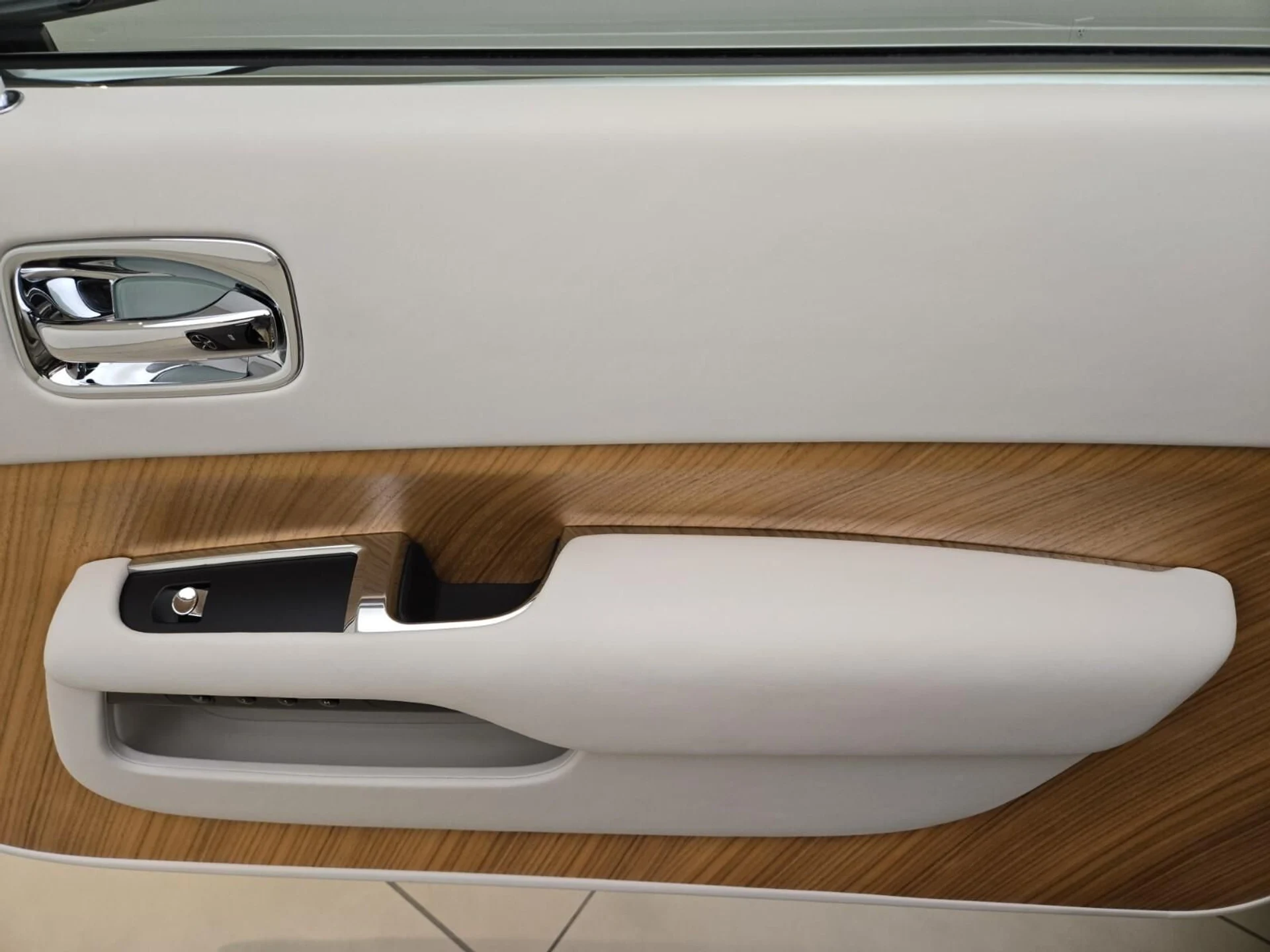 mph025_3679744303_Used_2016_Rolls_Royce_Wraith_1767163715_a3f69757cb