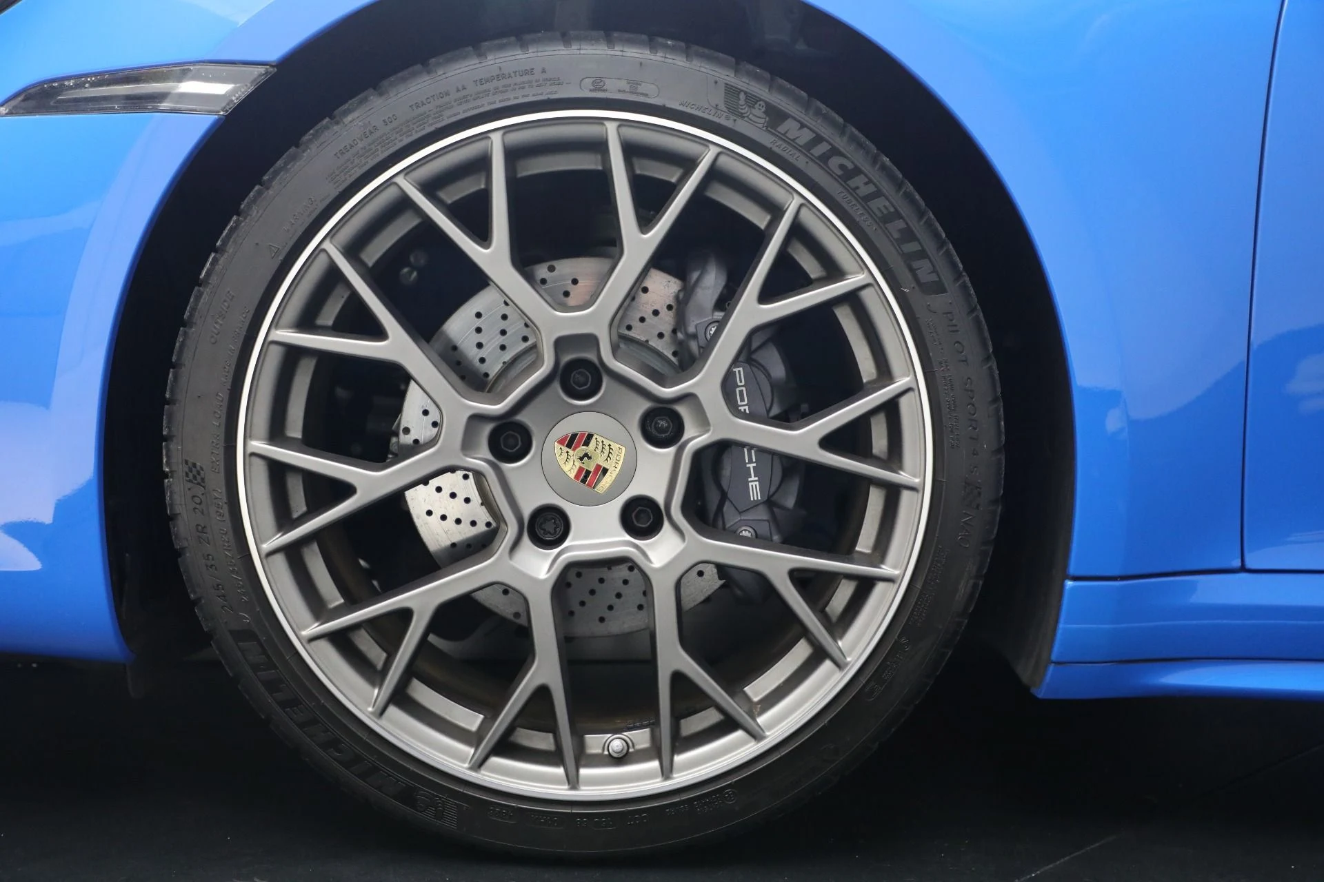 mph025_3682987753_Used_2024_Porsche_911_Carrera_1766252354_a62ea1797b