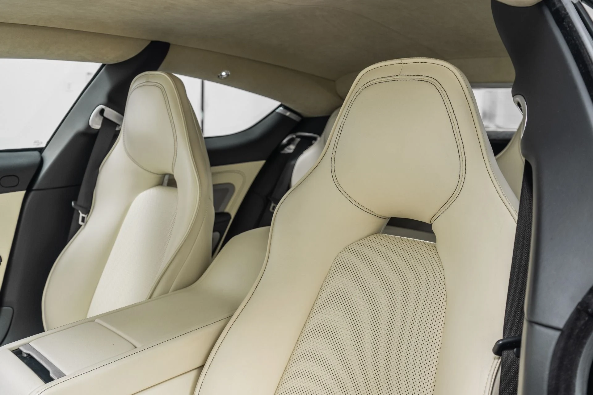 mph025_3693613217_Used_2012_Aston_Martin_Rapide_V12_power_High_Contrast_Color_Combination_1781621426_4fff85eb9f