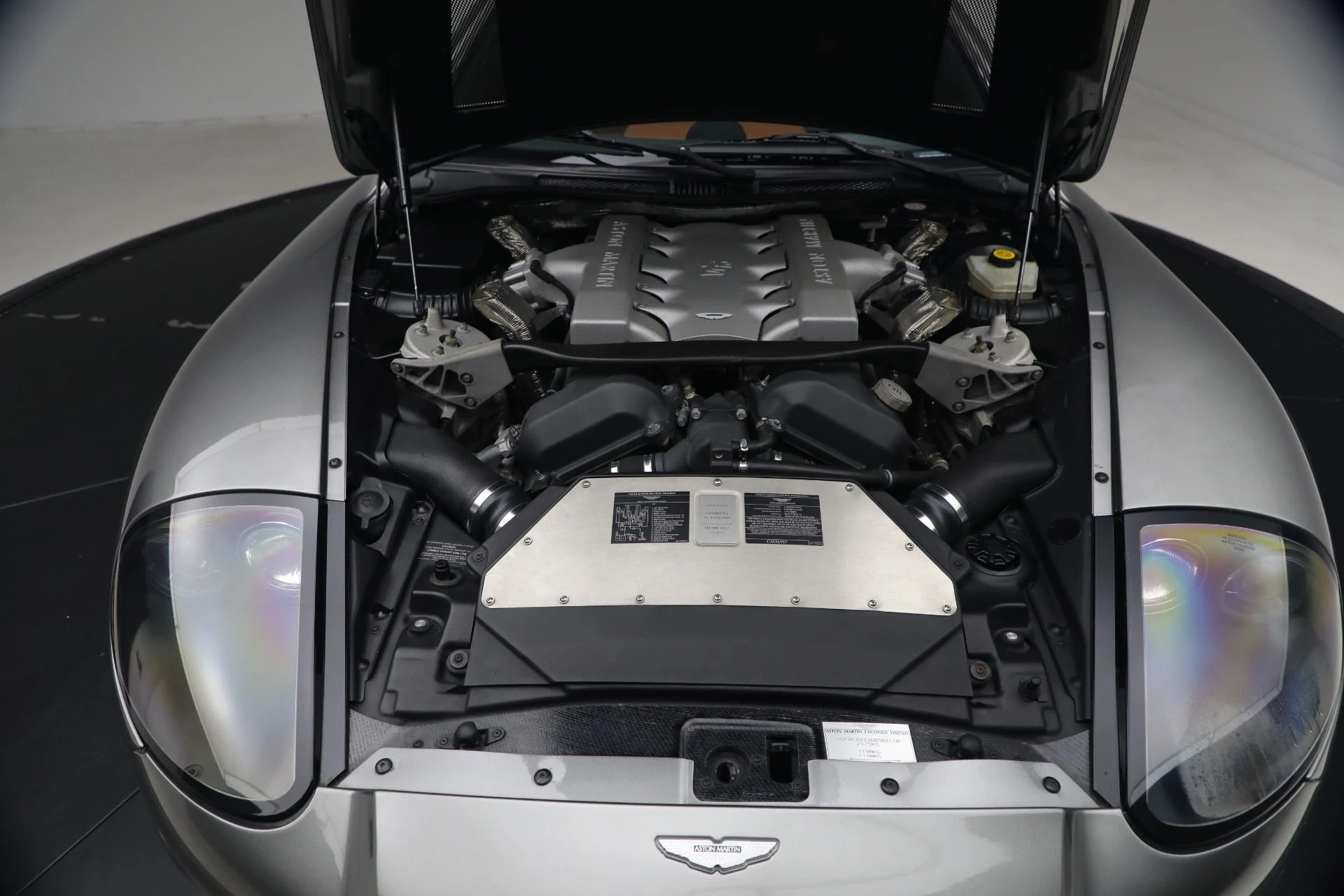 mph025_3693742728_Used_2006_Aston_Martin_V12_Vanquish_S_1792851745_0b2afebd97