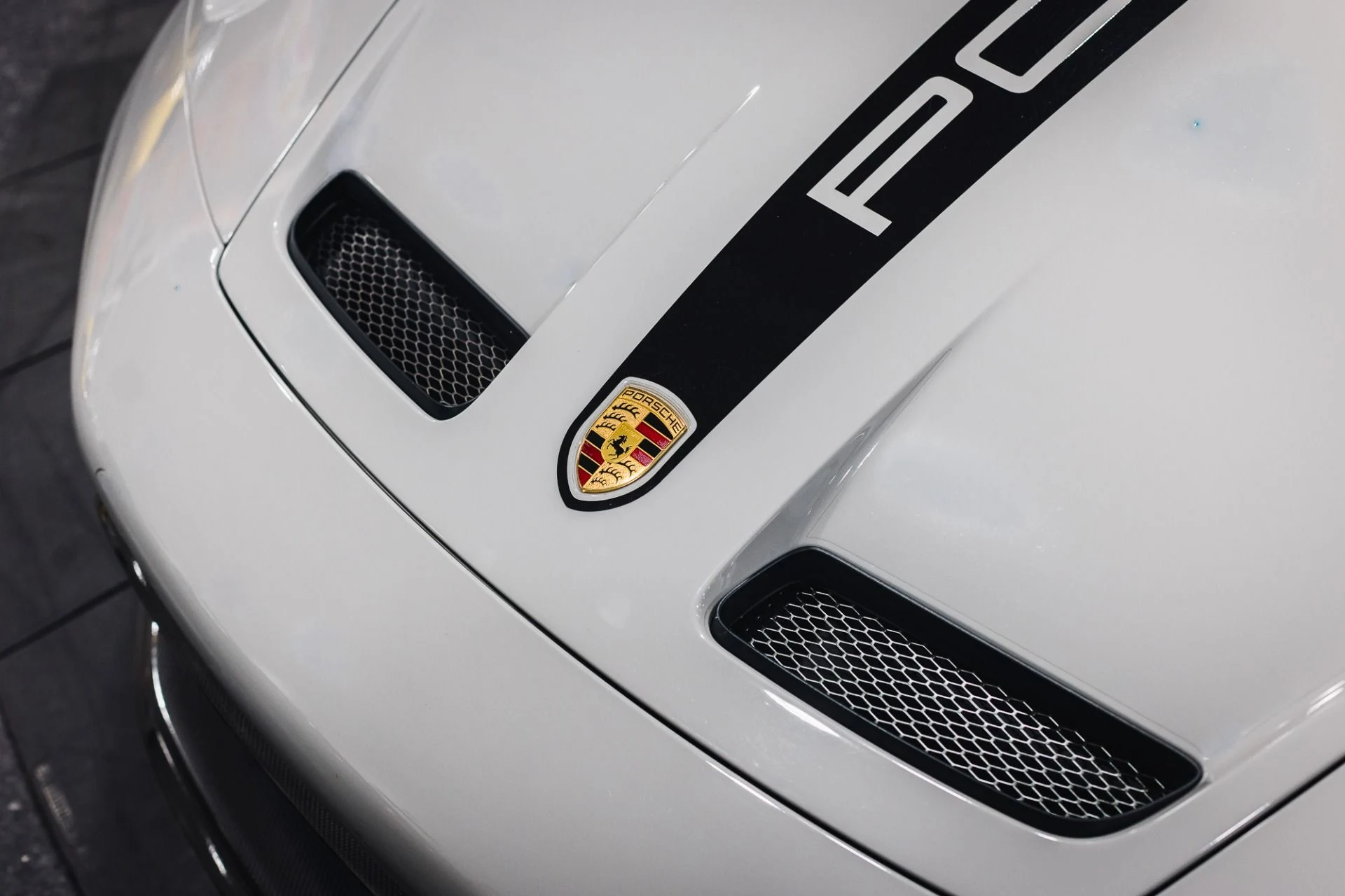 mph025_3697315216_Used_2022_Porsche_911_GT_3_Chalk_CC_Bs_Tasteful_Upgrades_1775764800_0cd63a09c9