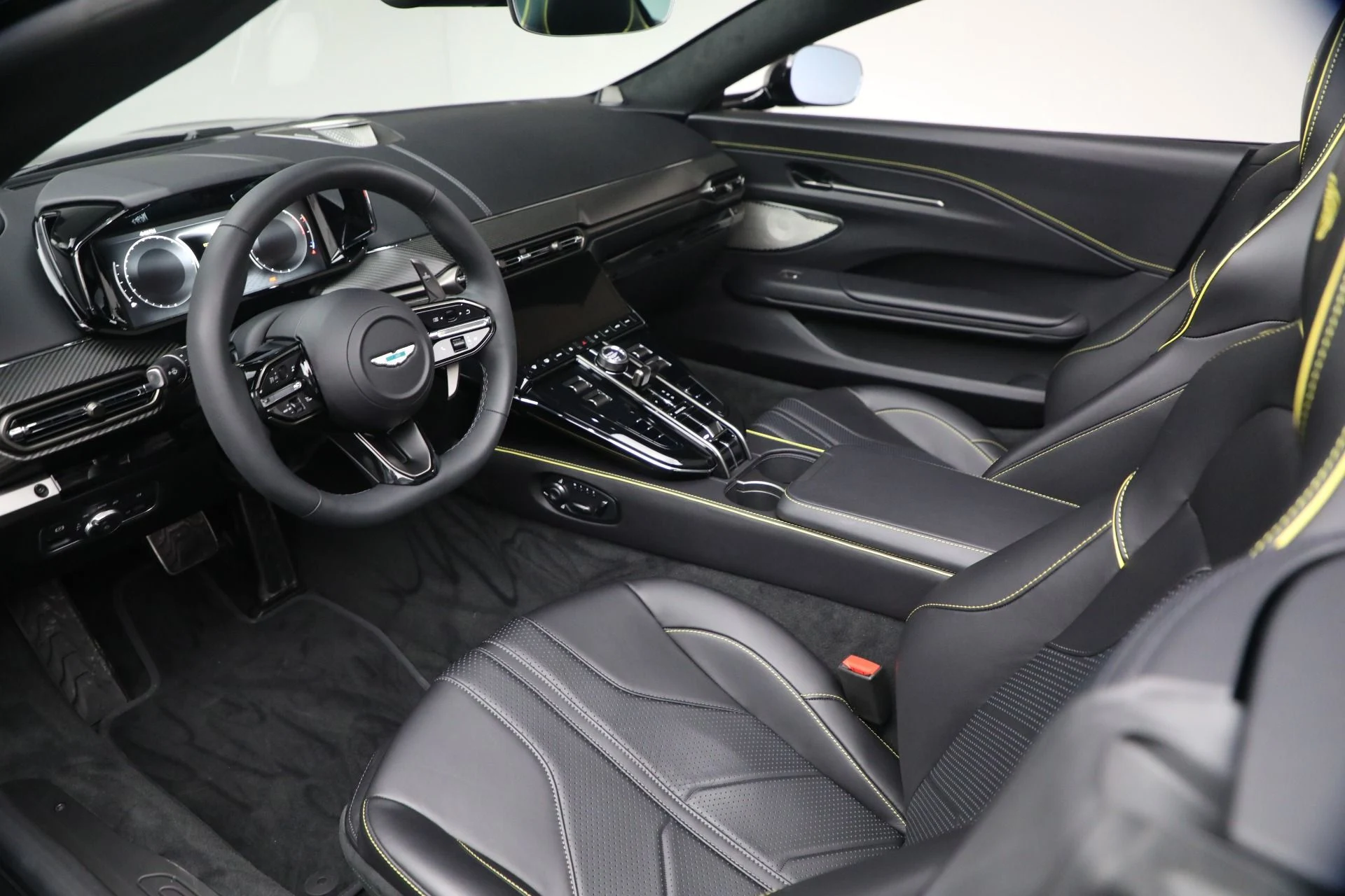 mph025_370278827_New_2026_Aston_Martin_Vantage_Roadster_1770848257_9e7fc36f7c