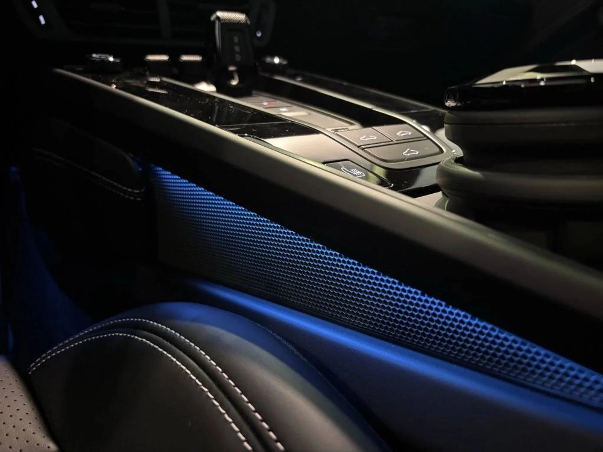 mph025_370415215_13b6937b9fb049487c1037cb6a0d820ax_2644250c96