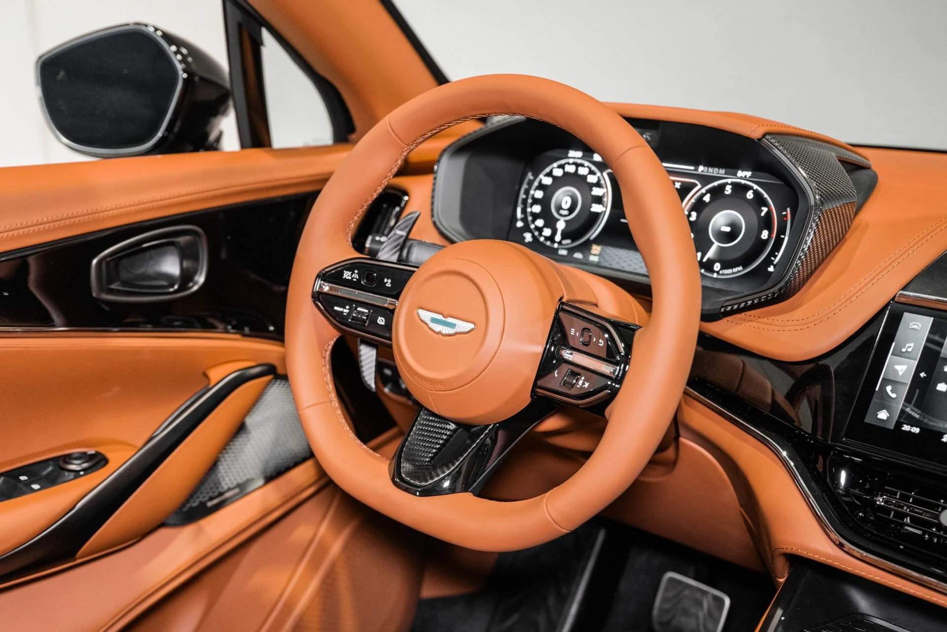 mph025_3707818702_New_2026_Aston_Martin_DBX_S_1775443121_4f5fdd05ee