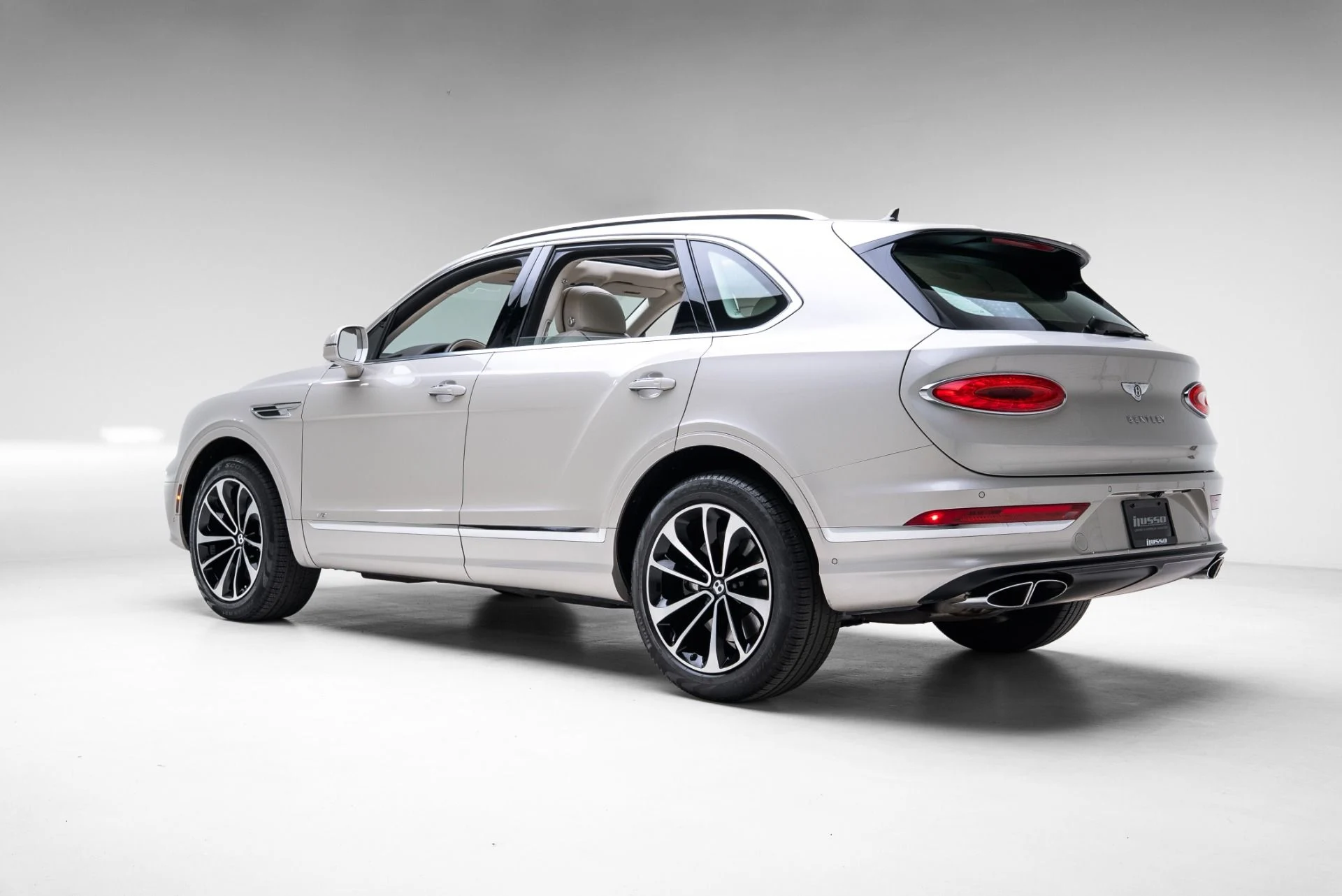 mph025_372285380_Used_2021_Bentley_Bentayga_V8_1774990523_c4fbb47606